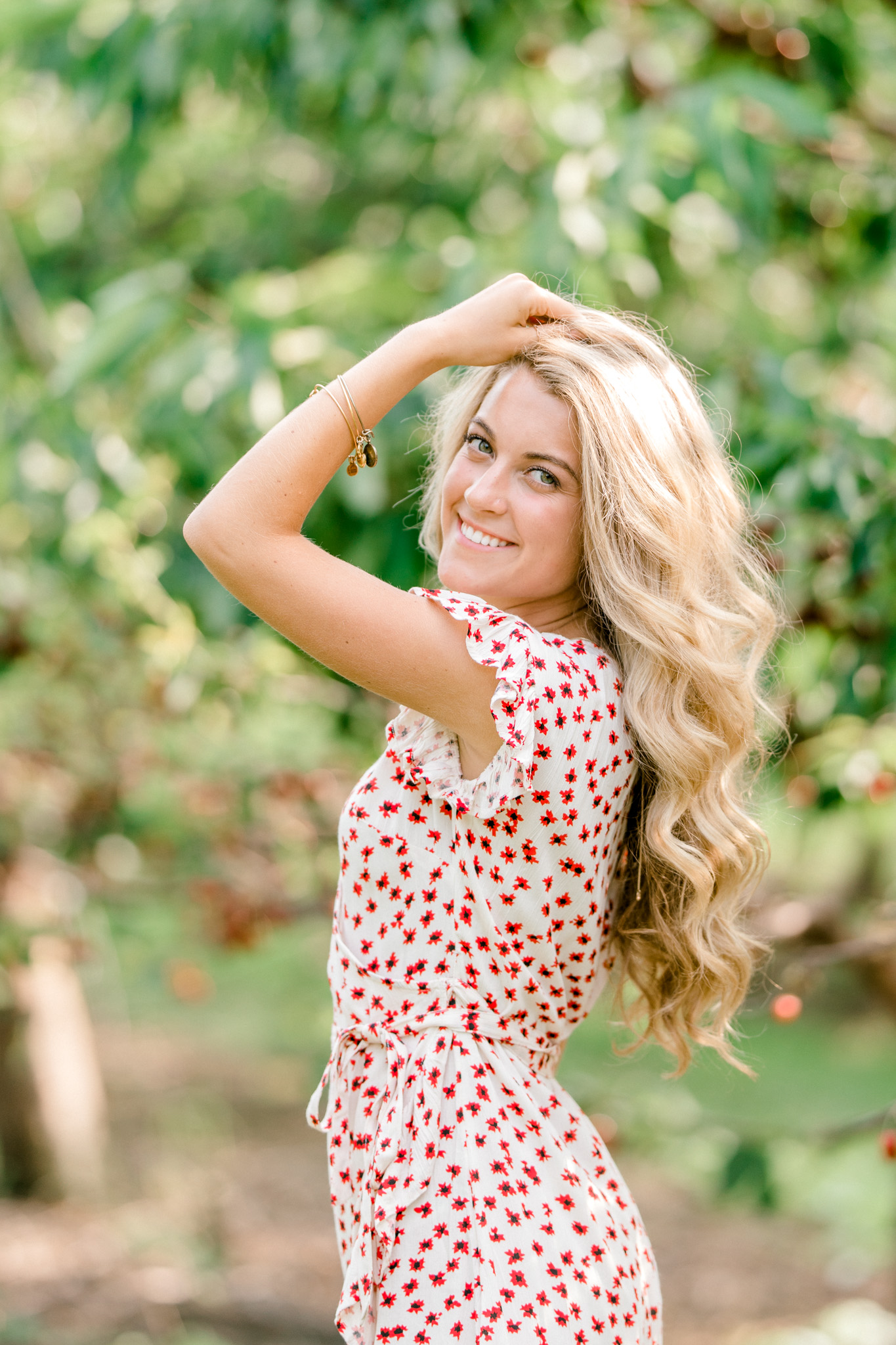 Beautiful Senior Girl Session at the Orchard and at the Beach | Senior Girl Poses | Senior Girl Wardrobe