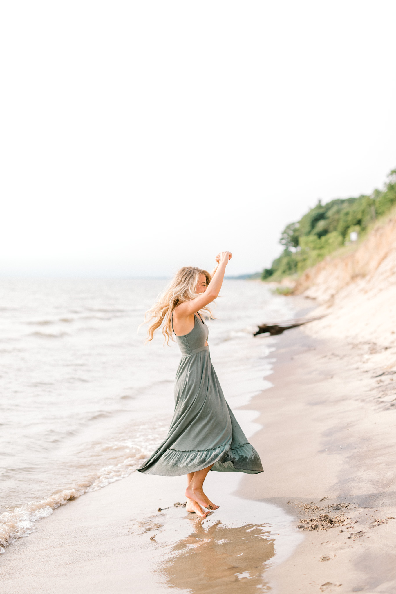 Beautiful Senior Girl Session at the Orchard and at the Beach | Senior Girl Poses | Senior Girl Wardrobe