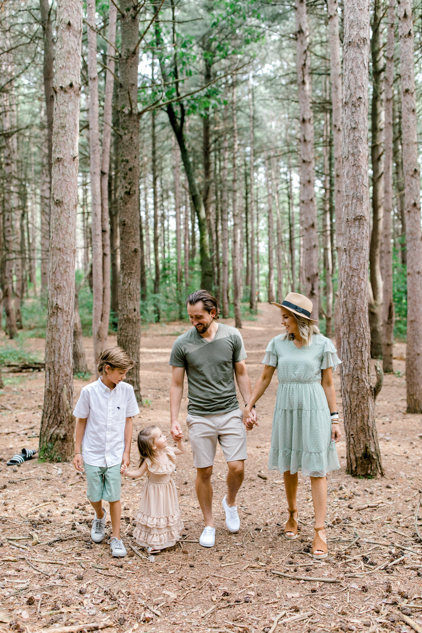 Woodland Family Lifestyle Session | Family Photo Wardrobe | Michigan Family Photographer