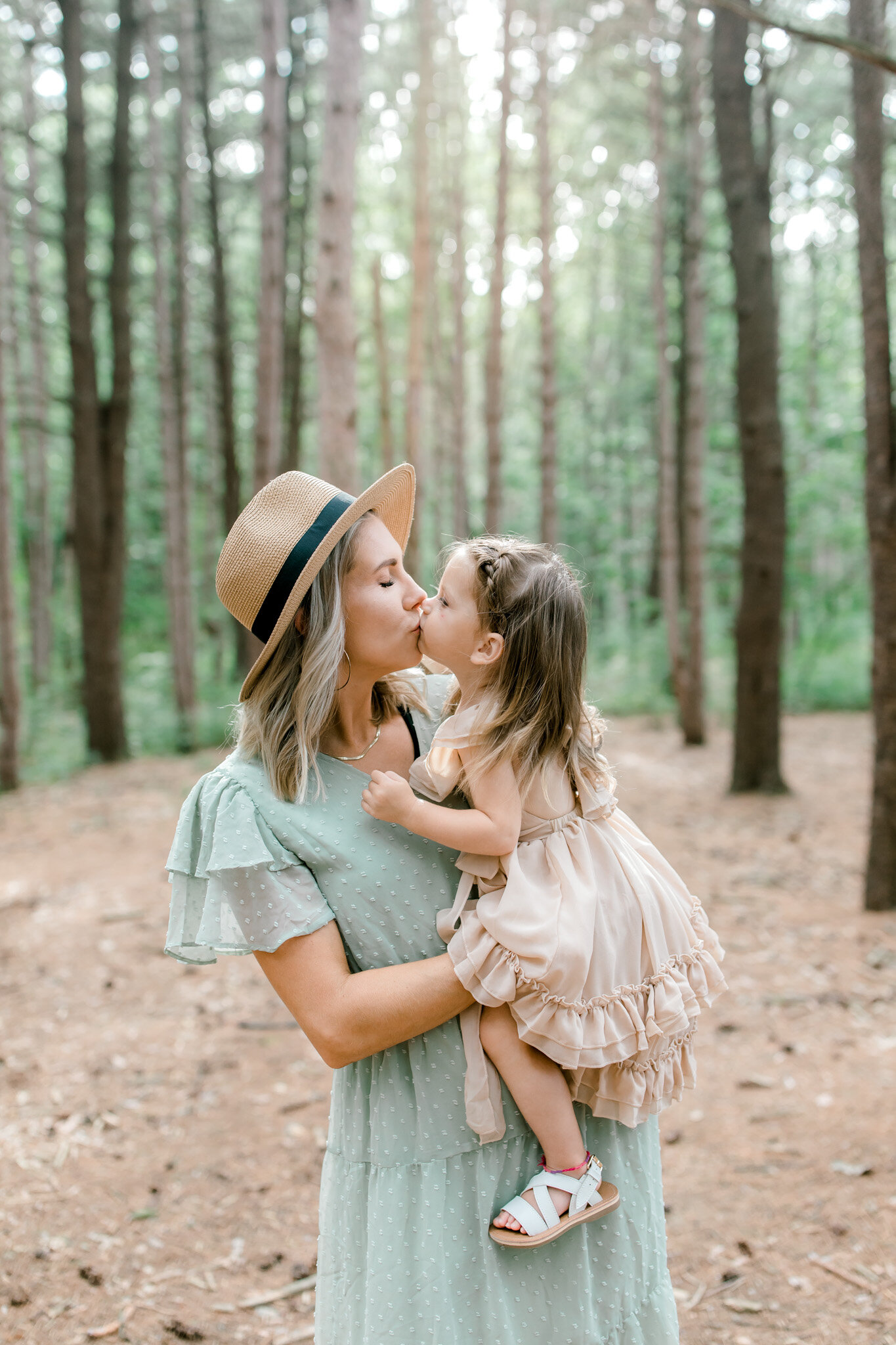 Woodland Family Lifestyle Session | Family Photo Wardrobe | Michigan Family Photographer