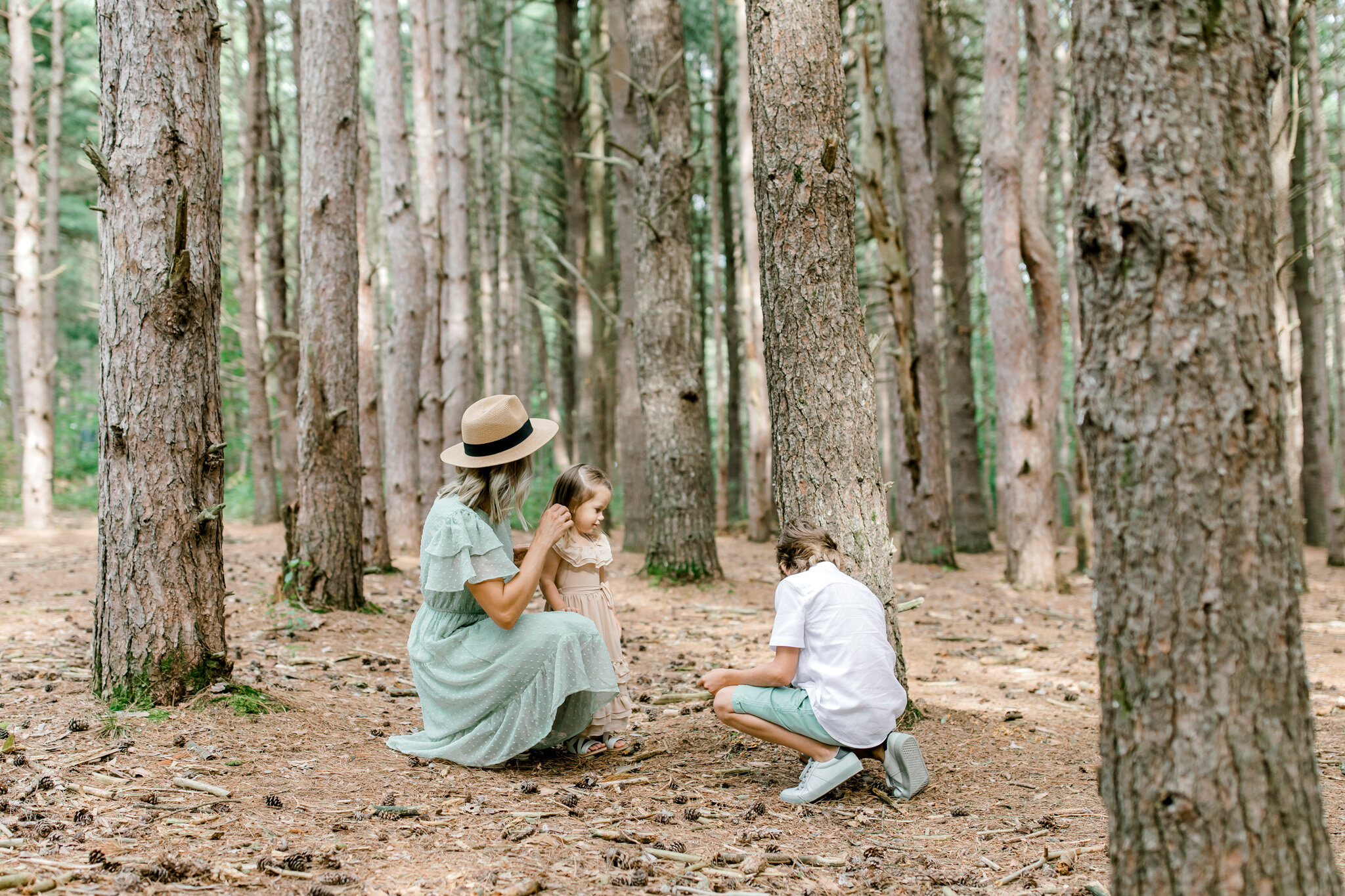 Woodland Family Lifestyle Session | Family Photo Wardrobe | Michigan Family Photographer