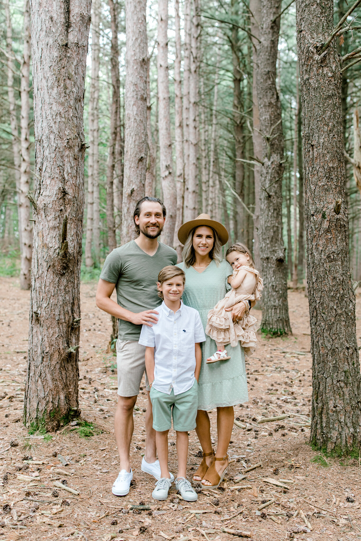 Woodland Family Lifestyle Session | Family Photo Wardrobe | Michigan Family Photographer