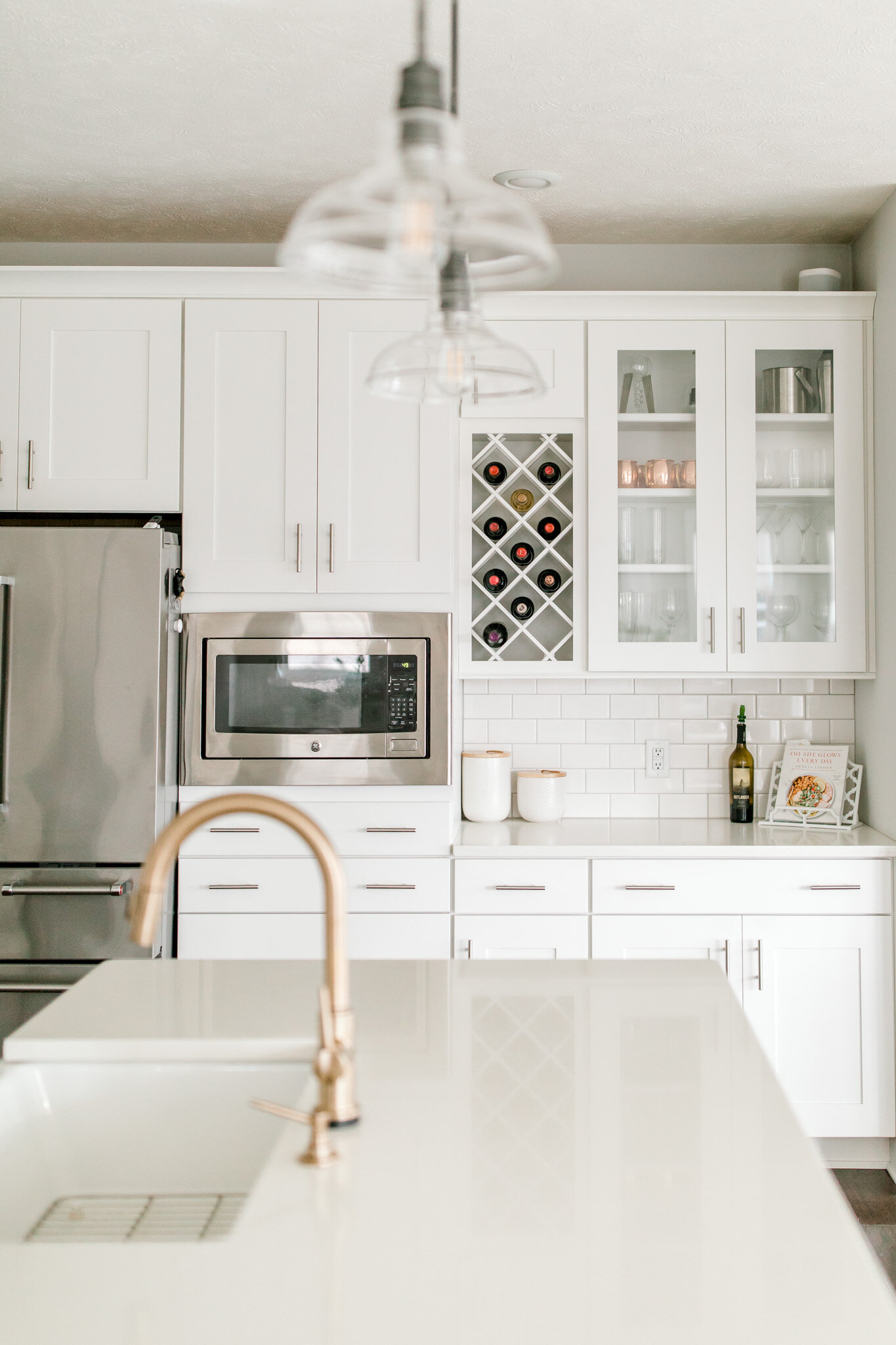 Modern White Kitchen Glass Cabinets, Photos Of Modern White Kitchen Cabinets