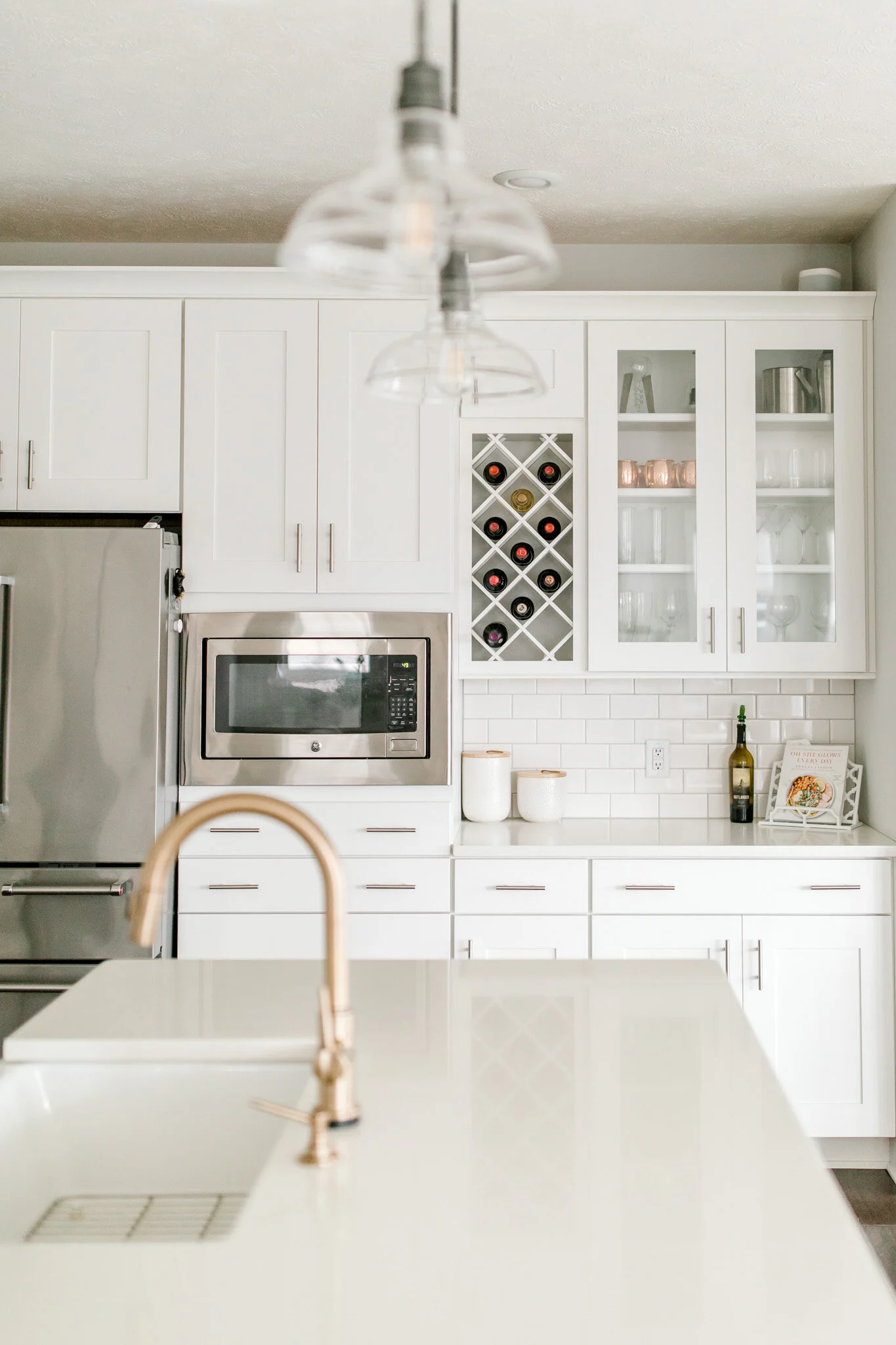Modern White Kitchen Glass Cabinets