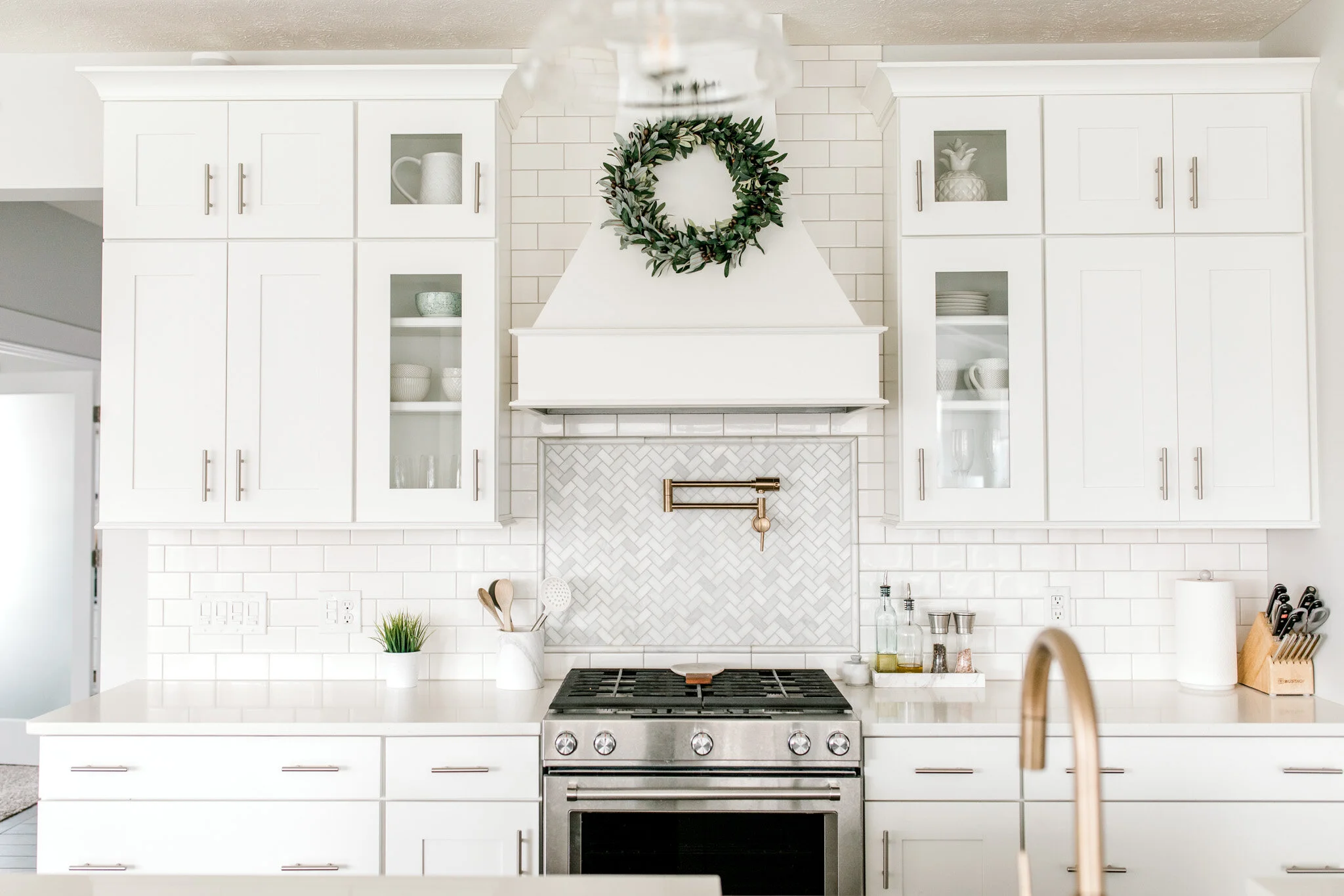 Modern White Kitchen 2