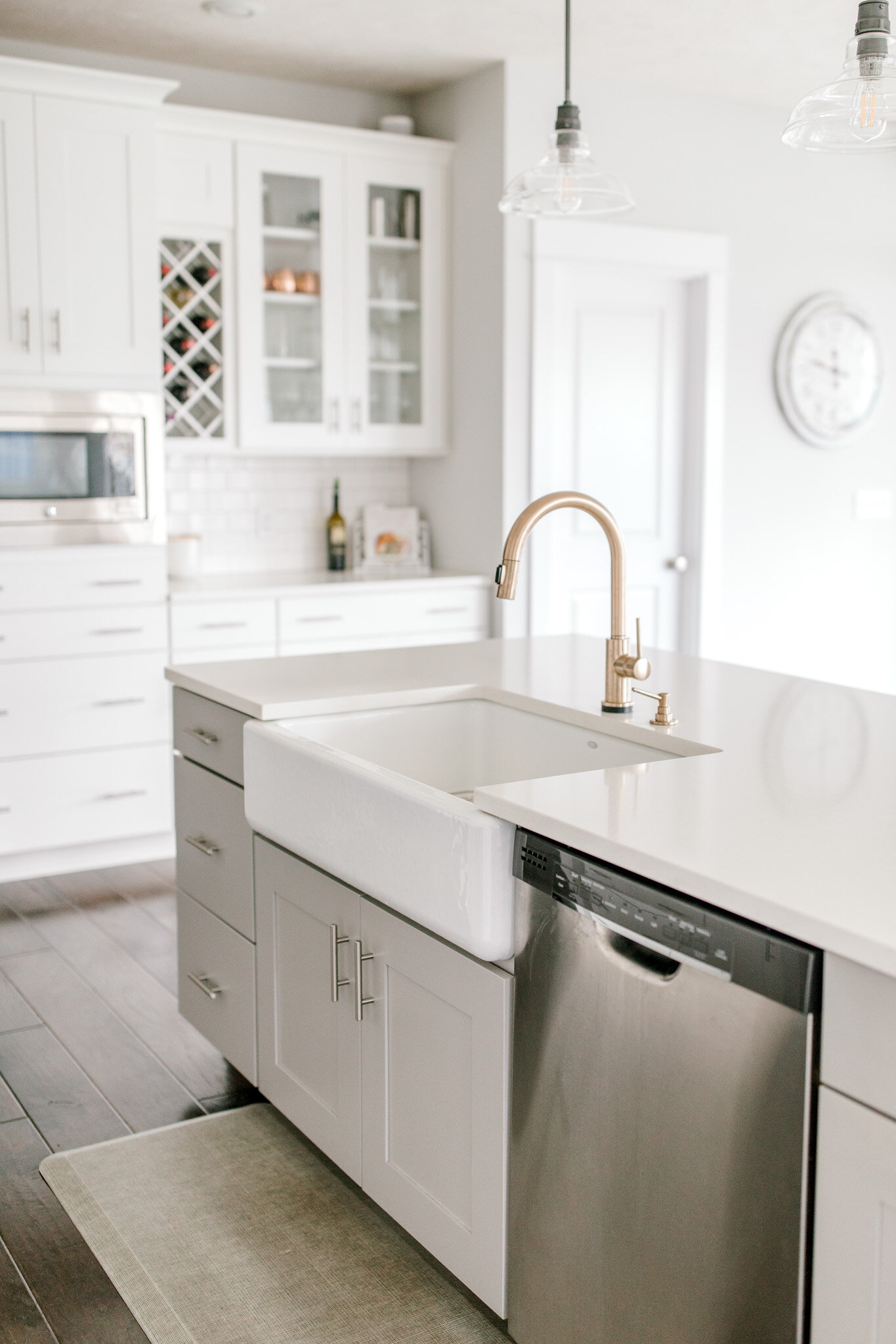 White Farmhouse Sink
