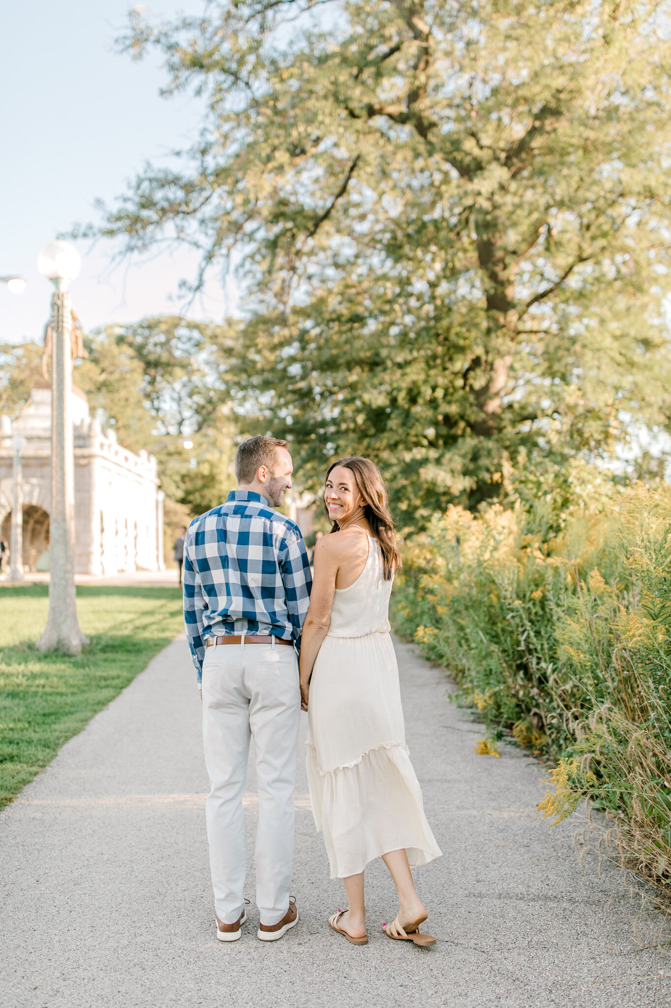 Chicago Skyline Engagement Session | Light &amp; Airy Wedding Photographer | West Michigan Wedding Photographer