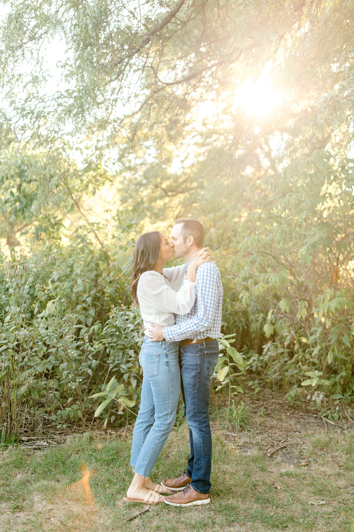 Chicago Skyline Engagement Session | Light &amp; Airy Wedding Photographer | West Michigan Wedding Photographer