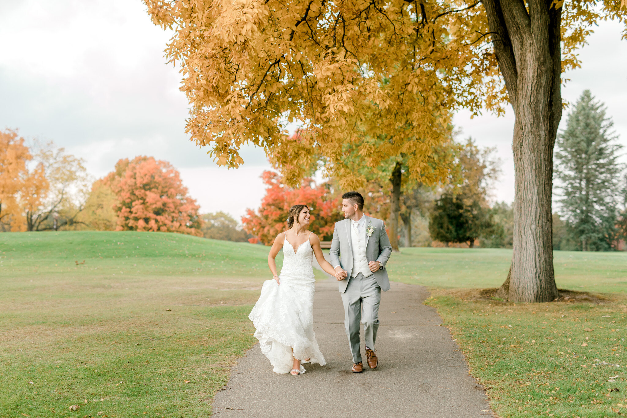 Autumn Wedding at The Country Club of Jackson | Light &amp; Airy Michigan Wedding Photographer