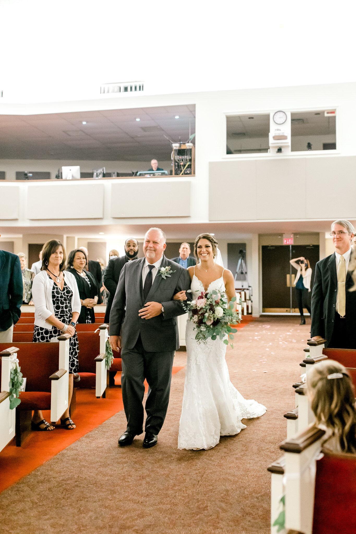 Autumn Wedding at The Country Club of Jackson | Light &amp; Airy Michigan Wedding Photographer