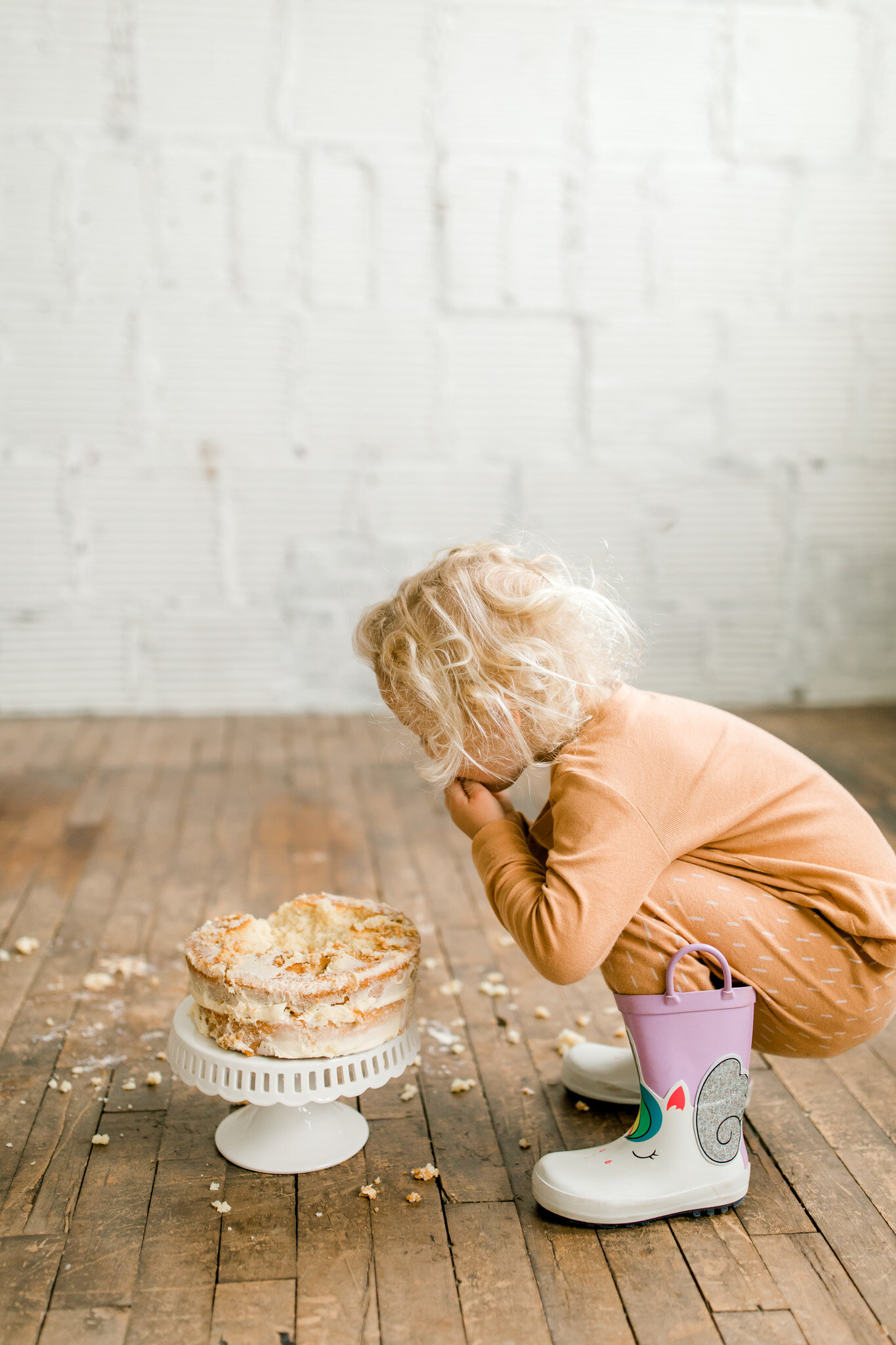 Simple, Neutral Cake Smash | Light &amp; Airy Photography | Baby Boy First Birthday Photos