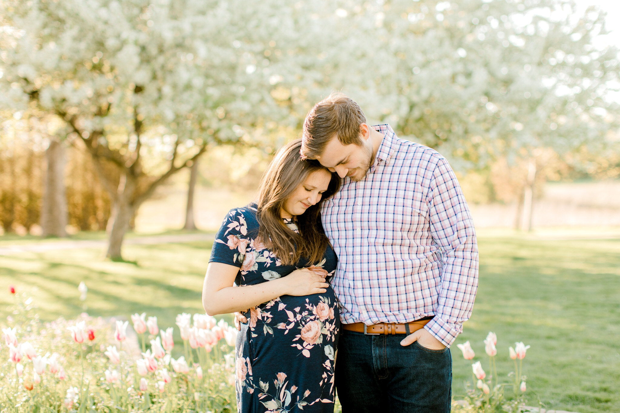 Spring maternity session at Tulip Time in Holland Michigan | Light &amp; Airy Michigan Family Photographer