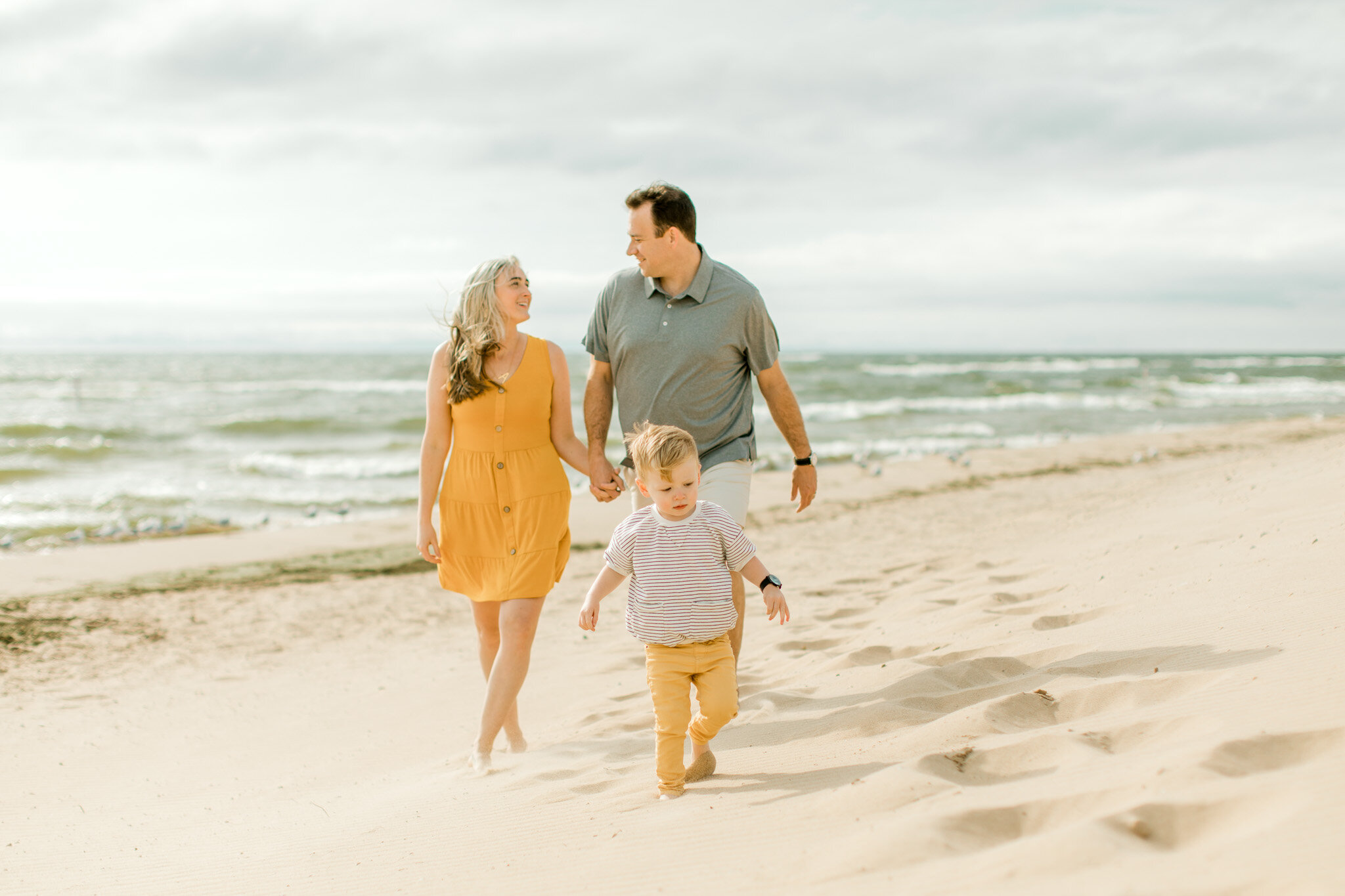 Beach Family Session in Grand Haven | Light &amp; Airy Lake Michigan Session | Laurenda Marie Photography