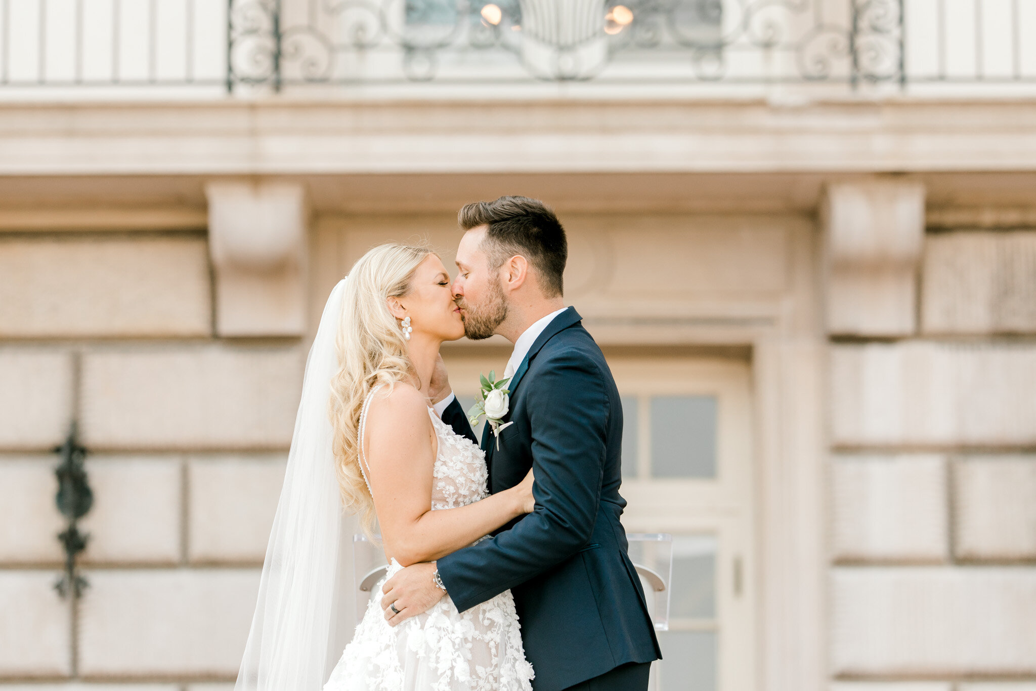 Grand wedding at The War Memorial | Grand Rapids Wedding Photographer | West Michigan Wedding Photography | Fine Art Light &amp; Airy