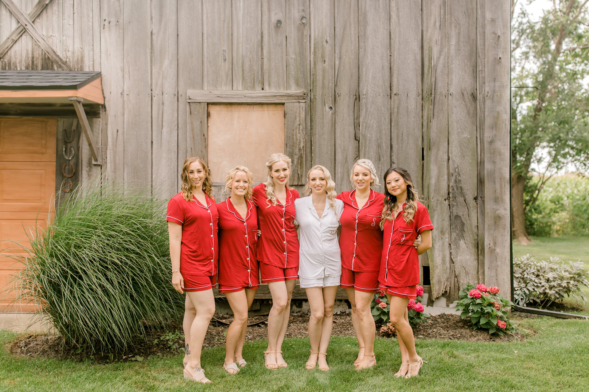 Whimsical Colorful Michigan Wedding at Blue Dress Barn | West Michigan Wedding Photography | Laurenda Marie Photography