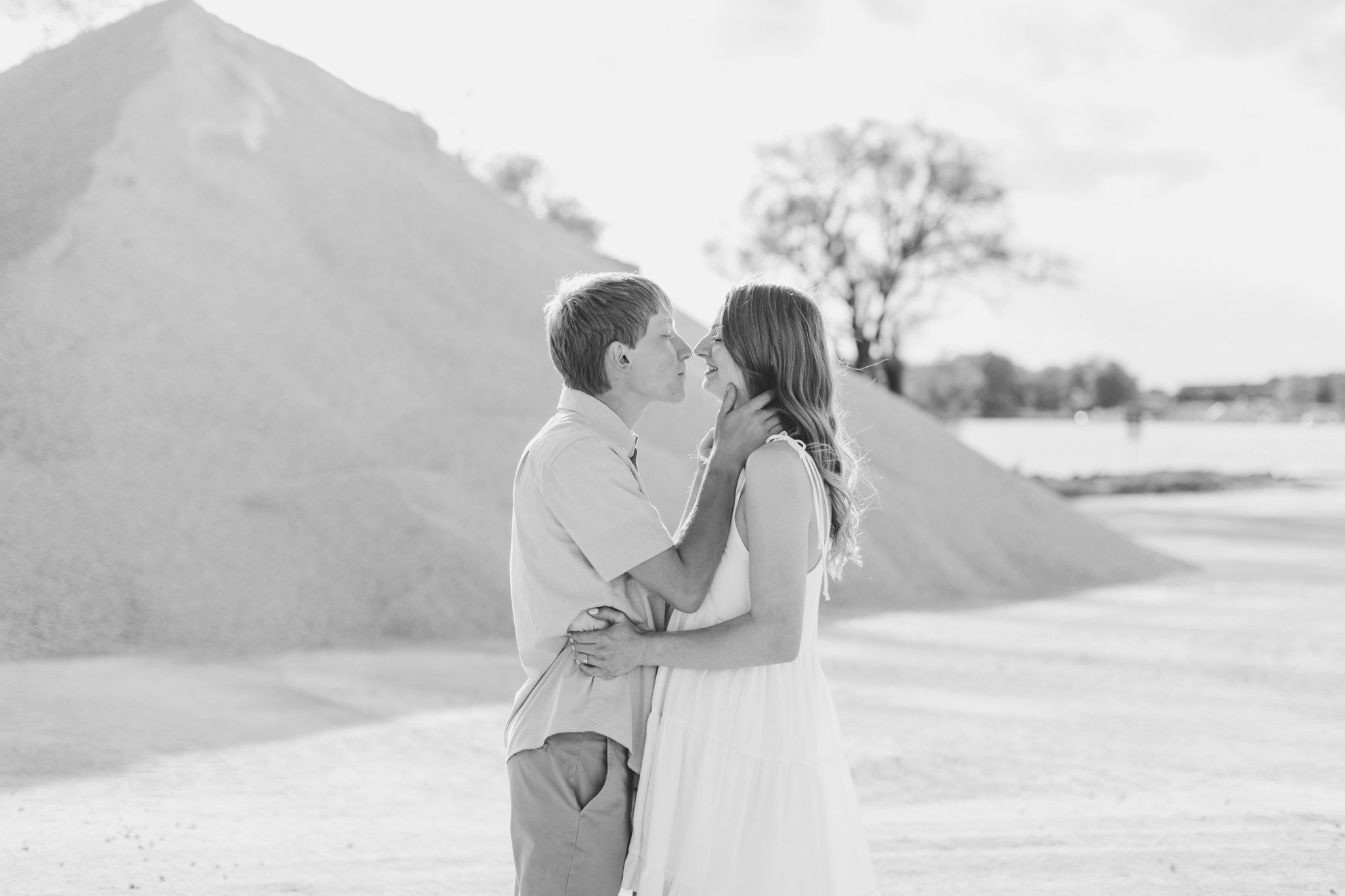 Romantic Modern Engagement Session | Fine Art Wedding Photographer | Michigan Wedding Photography | Laurenda Marie Photography