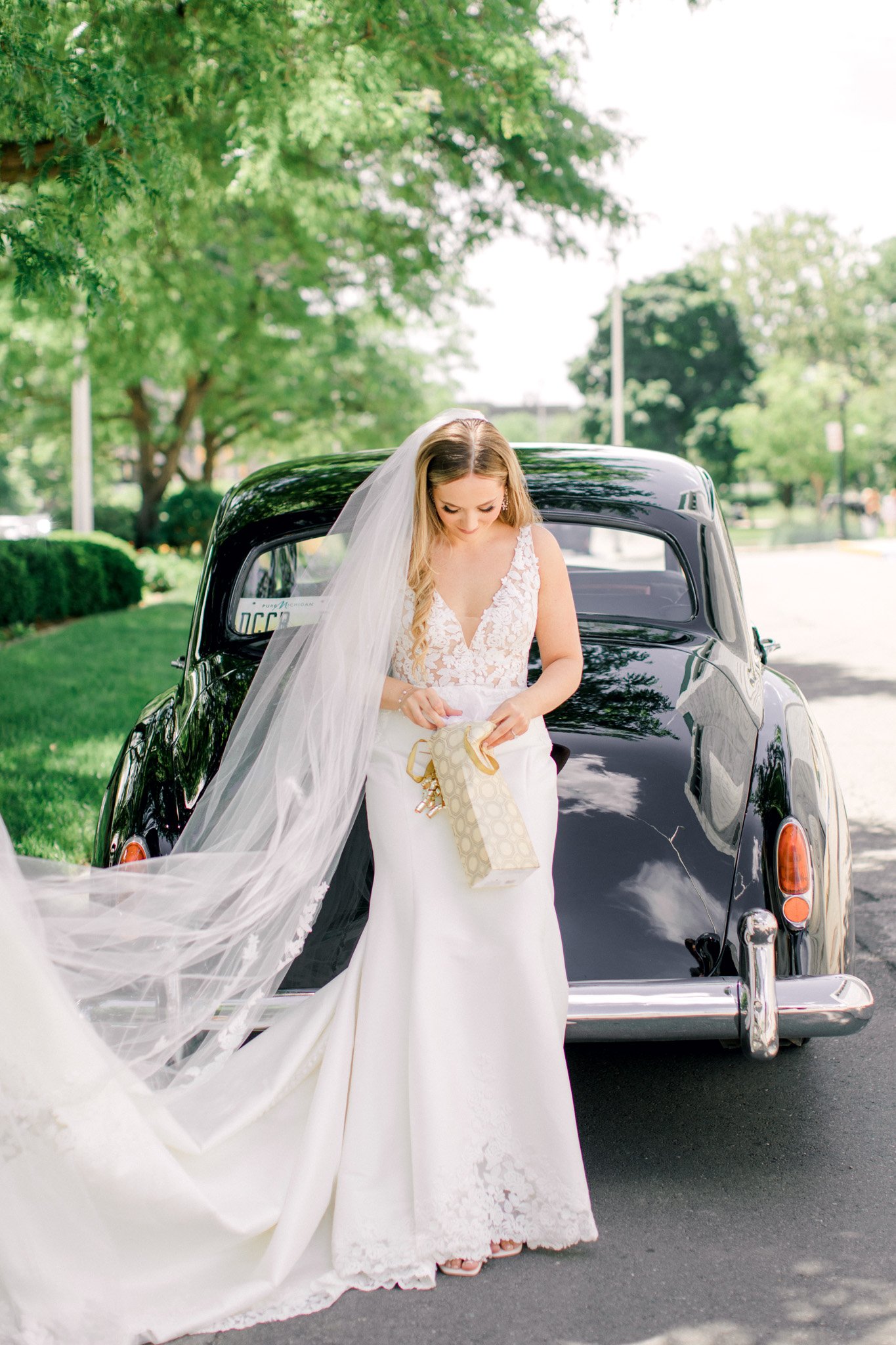 Planterra Conservatory Wedding | Greenhouse Botanical Wedding | Elegant Fine Art Michigan Wedding Photography | Laurenda Marie Photography