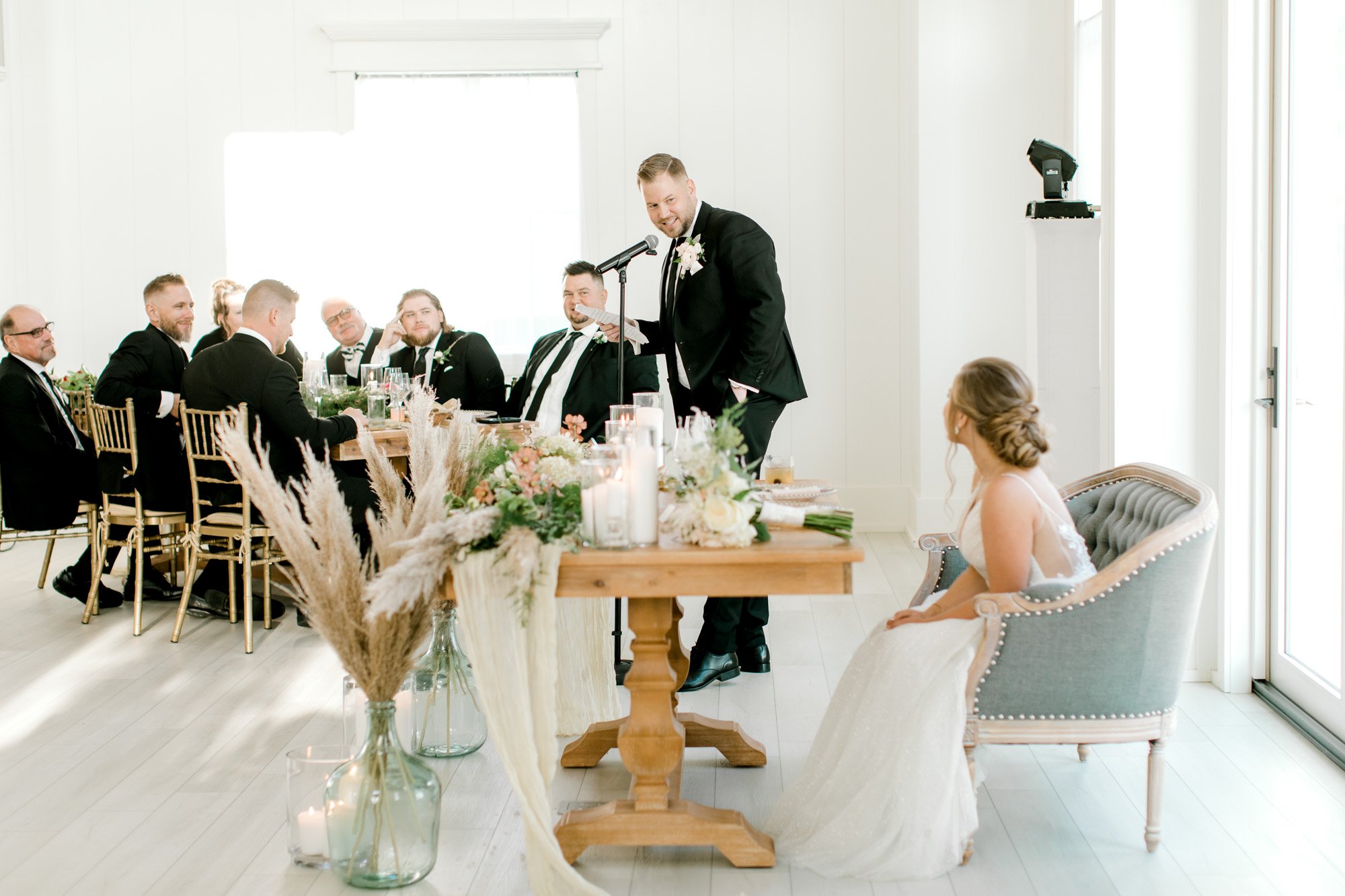 Timeless Light &amp; Airy Modern Wedding Photography | West Michigan Wedding Photography | Laurenda Marie Photography