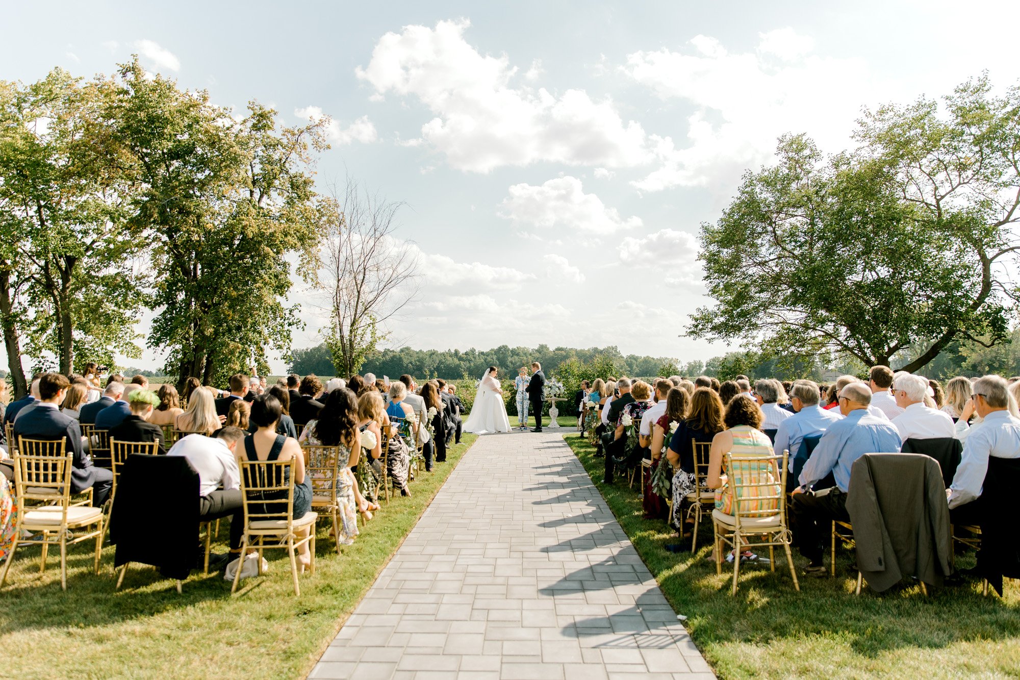 Blue and White Floral Modern Fine Art Wedding at Etre Farms in Michigan | Laurenda Marie Photography