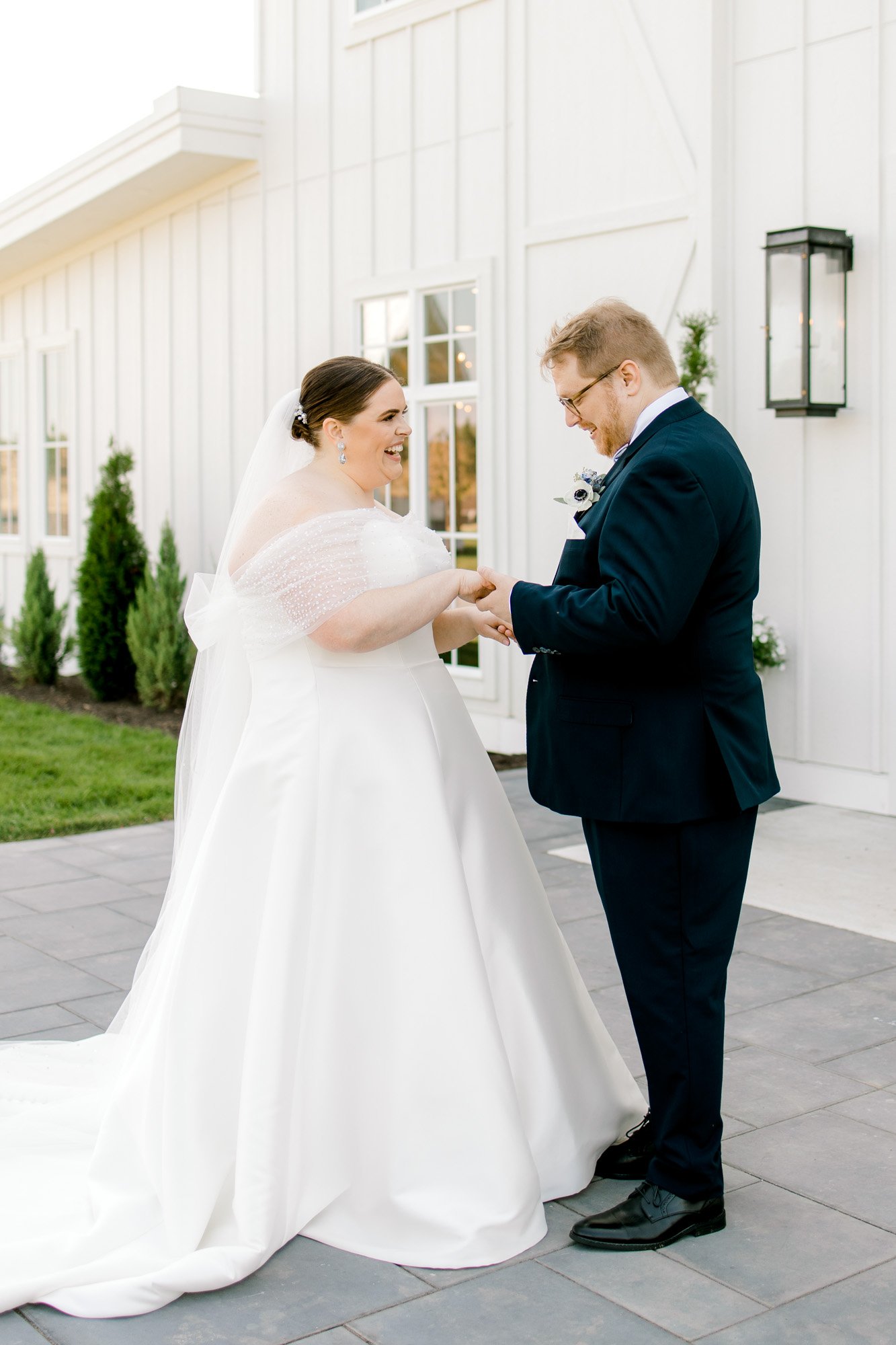 Blue and White Floral Modern Fine Art Wedding at Etre Farms in Michigan | Laurenda Marie Photography