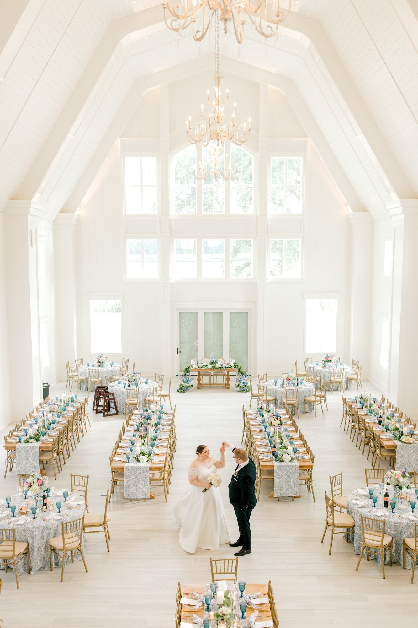 Blue and White Floral Modern Fine Art Wedding at Etre Farms in Michigan | Laurenda Marie Photography