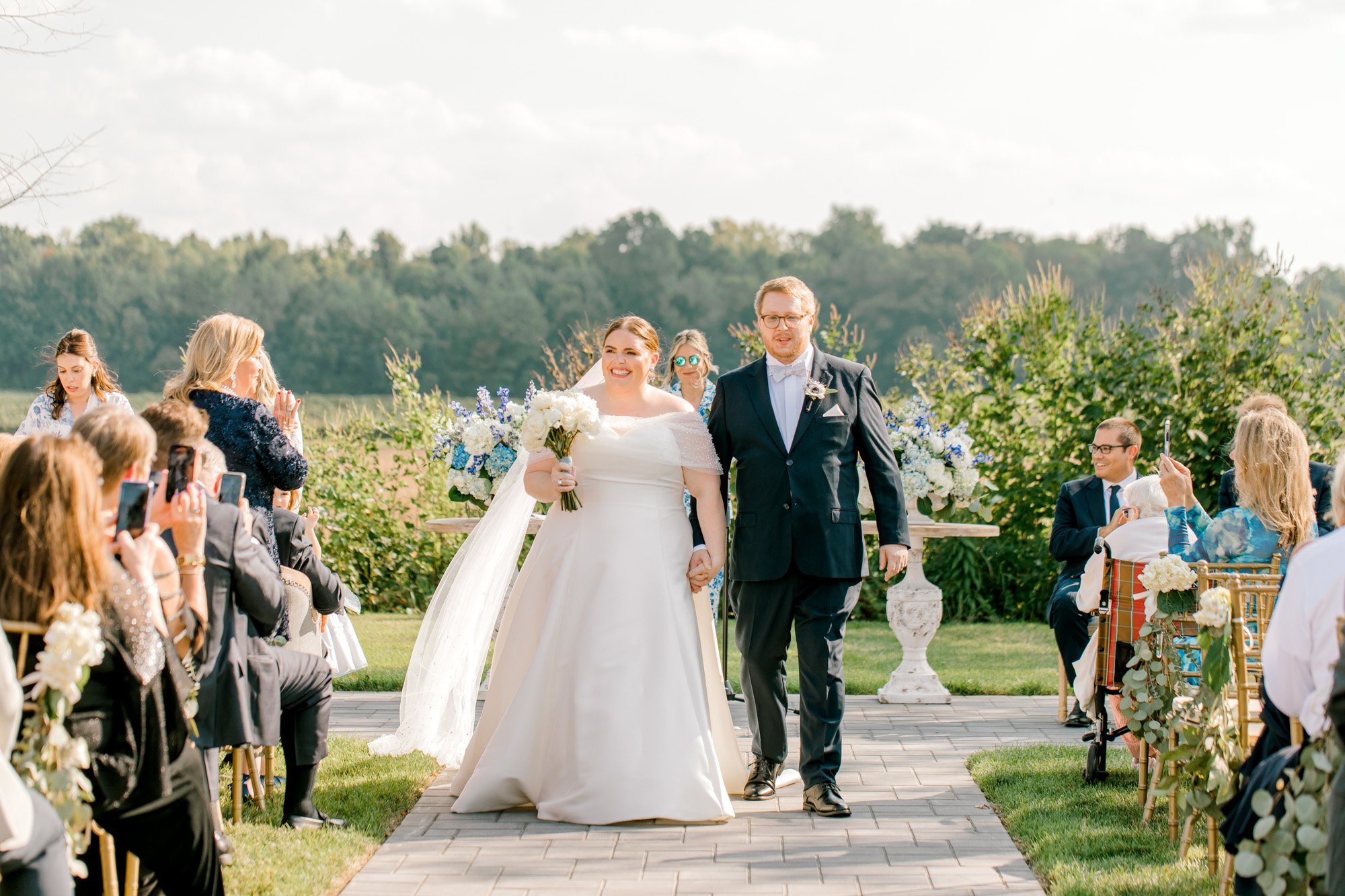 Blue and White Floral Modern Fine Art Wedding at Etre Farms in Michigan | Laurenda Marie Photography