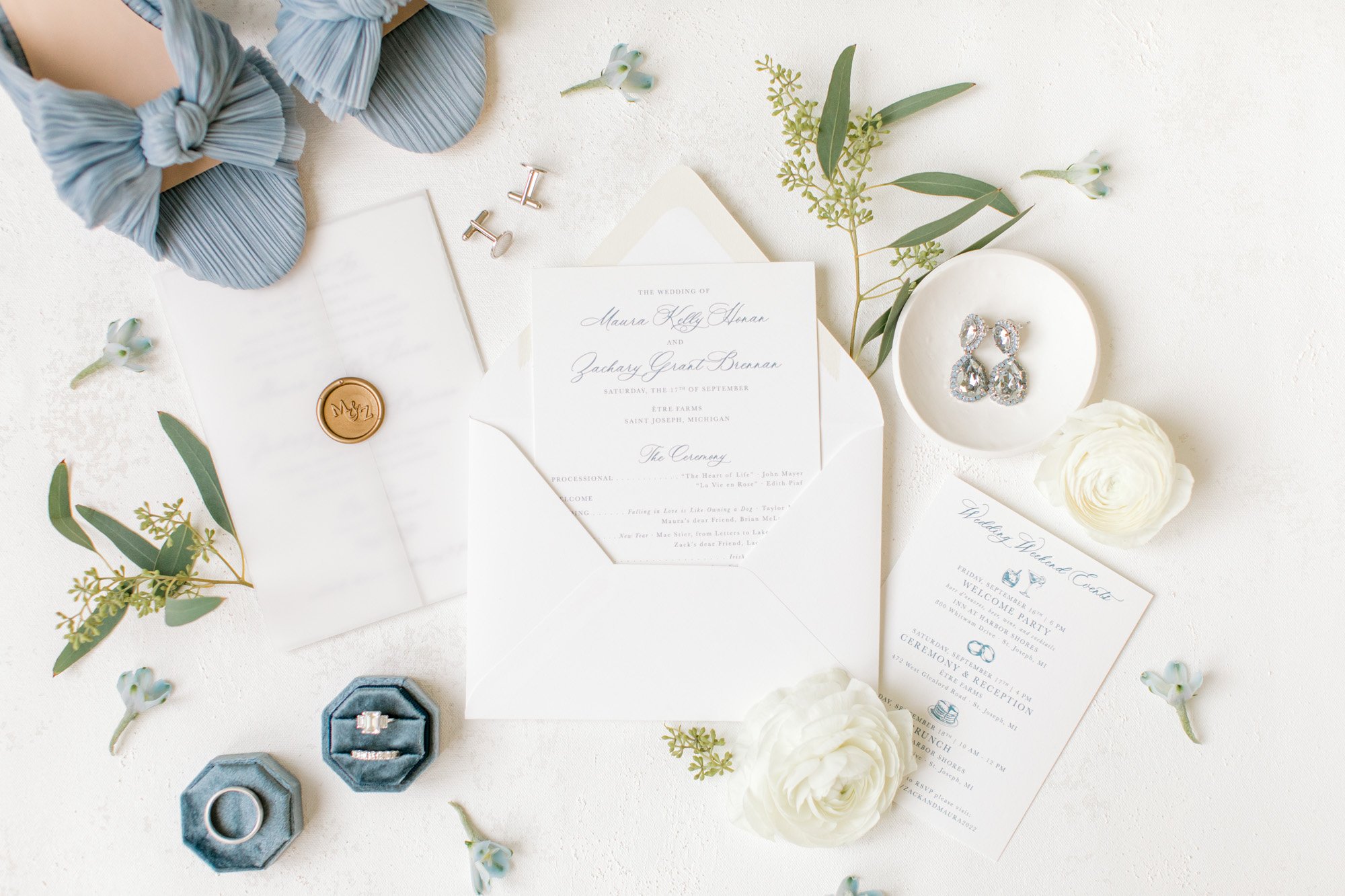 Blue and White Floral Modern Fine Art Wedding at Etre Farms in Michigan | Laurenda Marie Photography