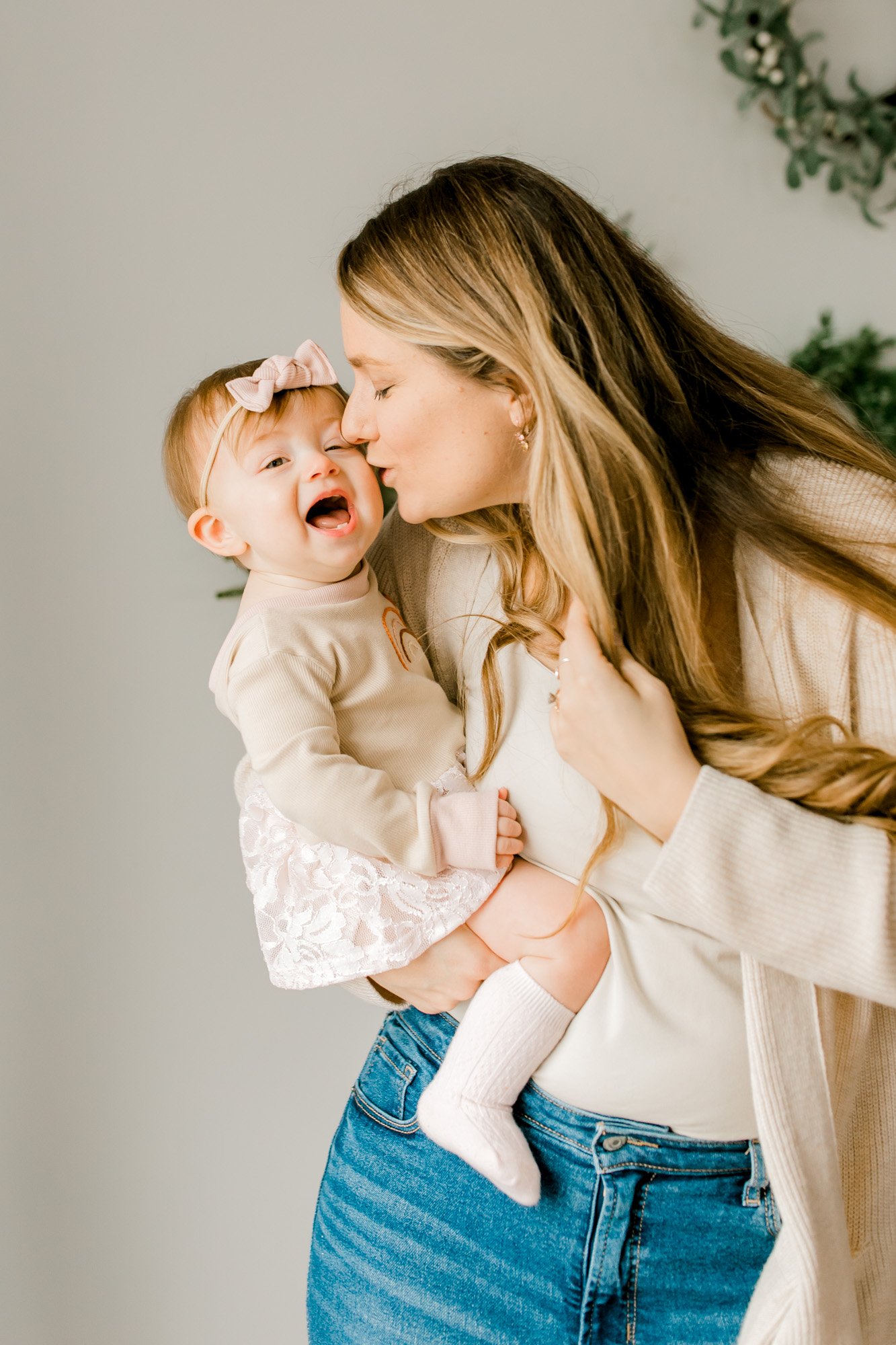 Simple Organic One Year Cake Smash in Studio | Natural First Birthday Photos | Michigan Family Photographer | Laurenda Marie Photography