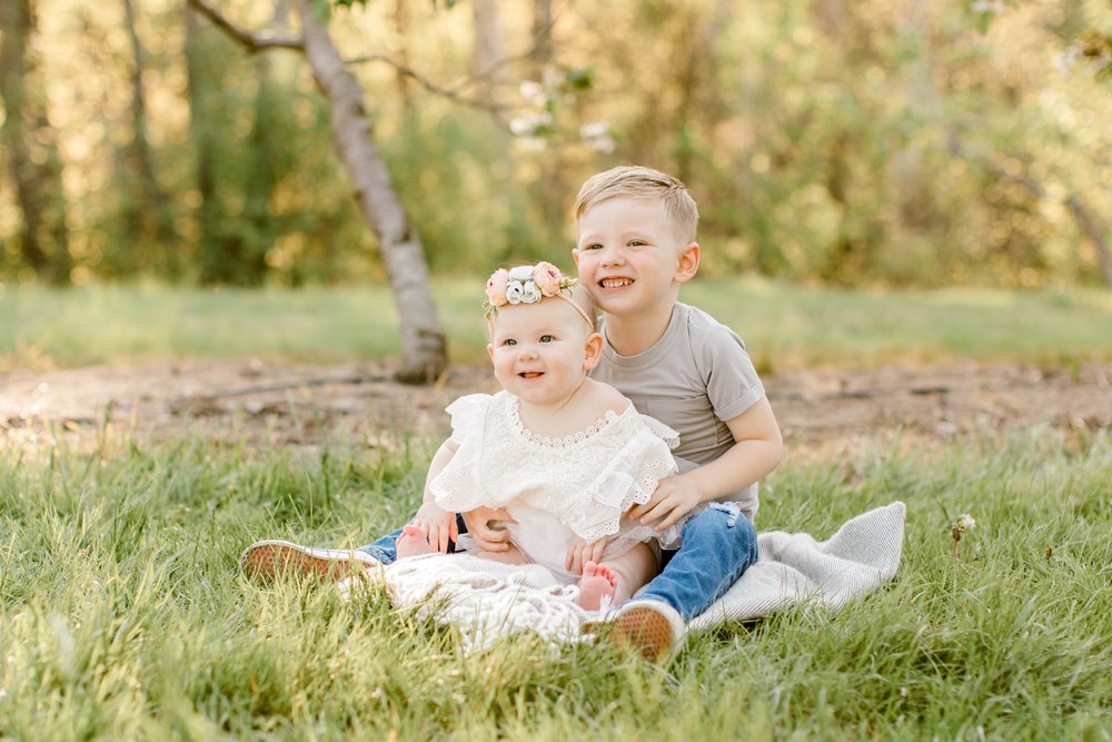 Apple Blossom Family Session in Michigan | Family of 4 Wardrobe | Laurenda Marie Photography