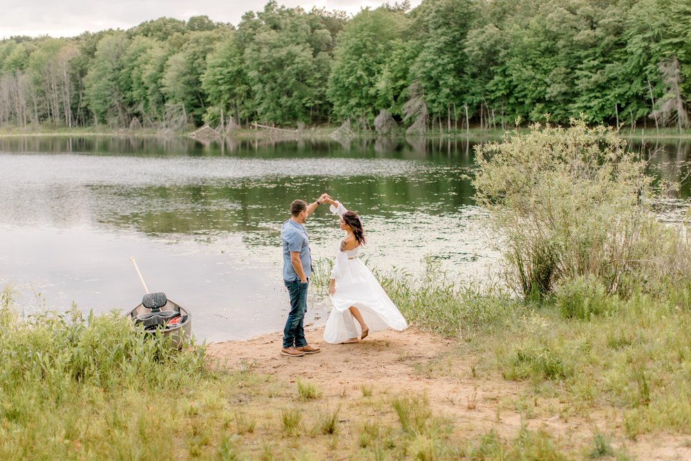 Romantic Michigan Engagement Session | Light &amp; Airy Photography | Grand Rapids Michigan Weddings