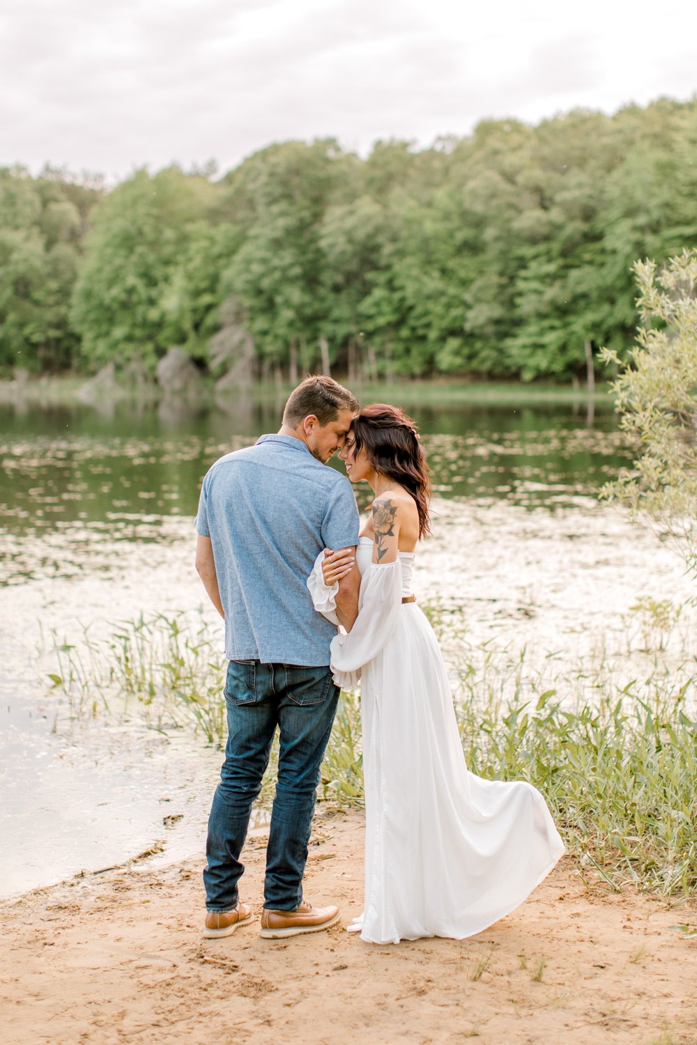 Romantic Michigan Engagement Session | Light &amp; Airy Photography | Grand Rapids Michigan Weddings