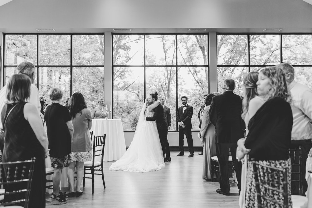 Spring Wedding at Venue3Two in Grand Rapids | Laurenda Marie Photography