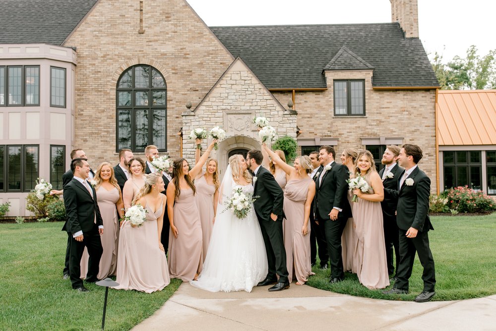 Spring Wedding at Venue3Two in Grand Rapids | Laurenda Marie Photography
