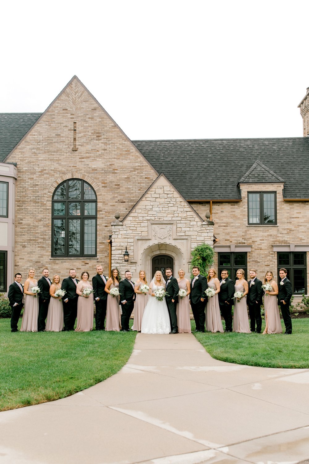 Spring Wedding at Venue3Two in Grand Rapids | Laurenda Marie Photography