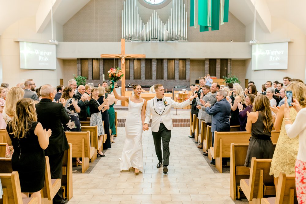 Colorful Modern Summer Wedding at Watermark Country Club | Grand Rapids Michigan | Laurenda Marie Photography