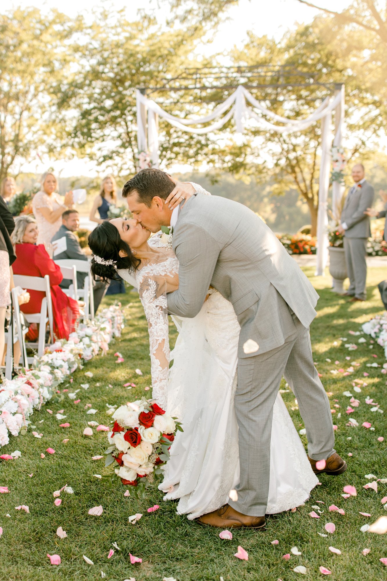 Michigan Country Club Wedding | Light &amp; Airy Wedding Photography | Laurenda Marie Photography