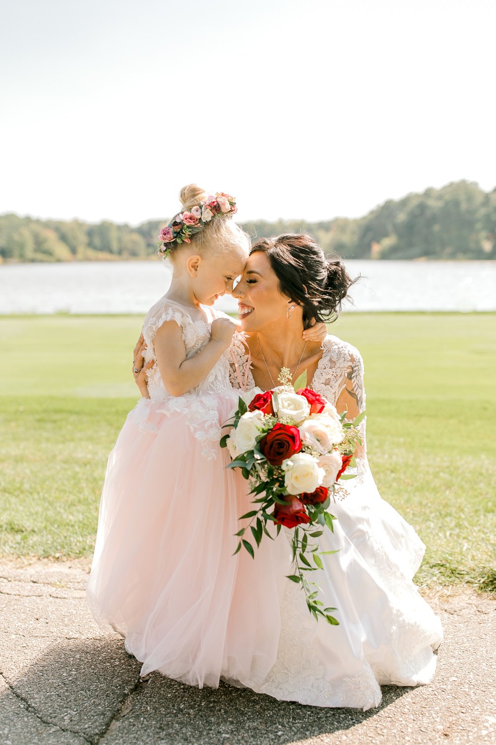 Michigan Country Club Wedding | Light &amp; Airy Wedding Photography | Laurenda Marie Photography