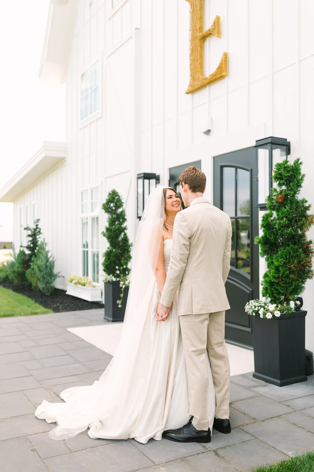 Modern, Colorful Michigan Wedding at Etre Farms | Laurenda Marie Photography