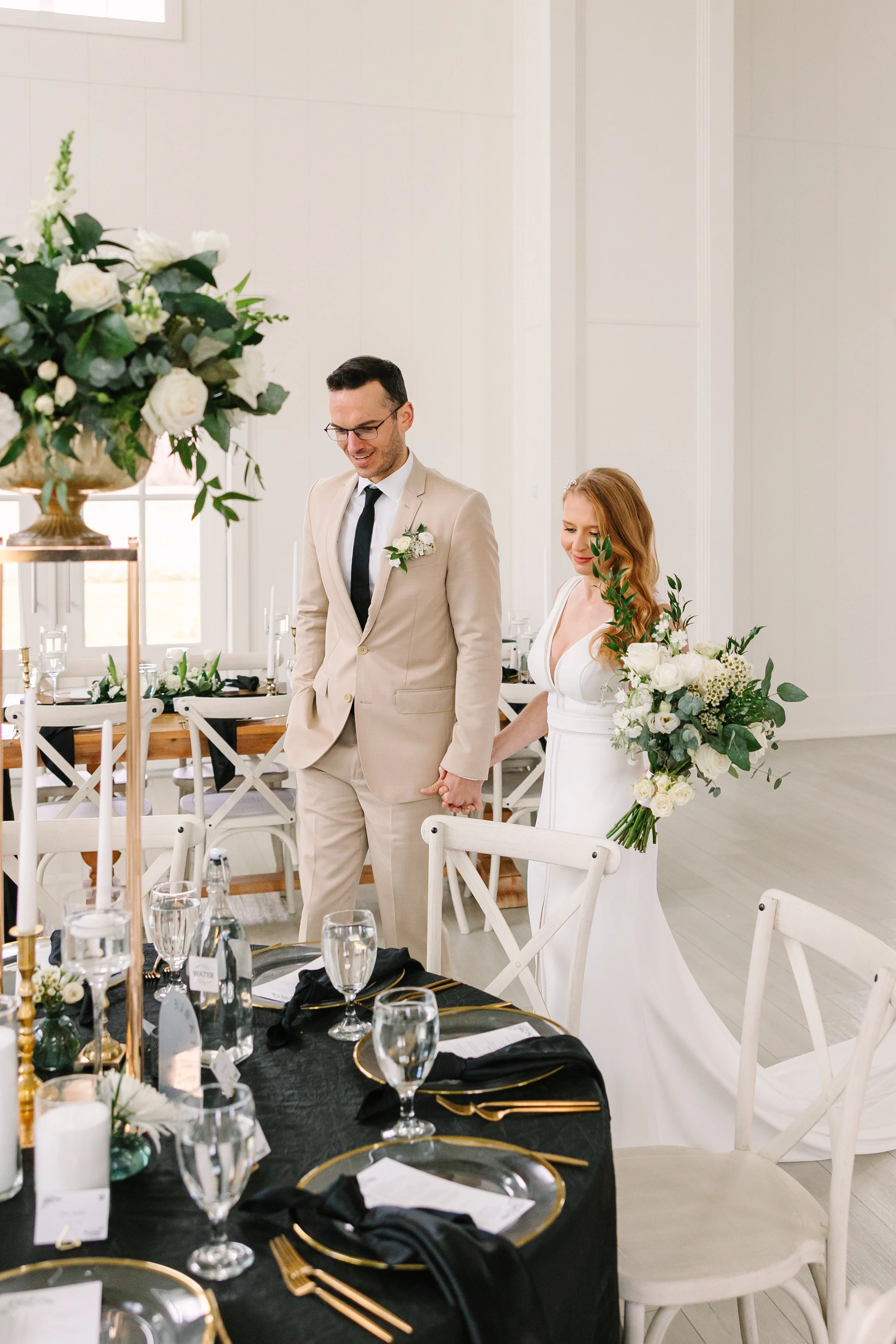 Fall Etre Farms Wedding in St Joseph Michigan | Modern, Timeless Wedding | Modern Wedding Inspiration | Laurenda Marie Photography