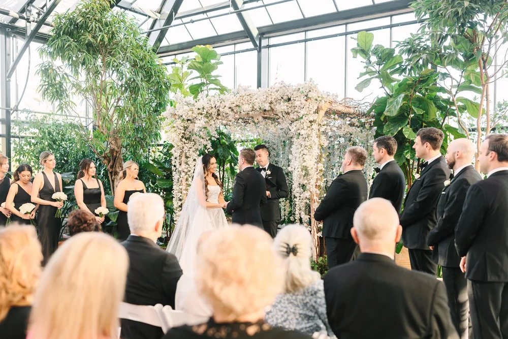 Black and White Modern Wedding at Planterra Conservatory | Laurenda Marie Photography