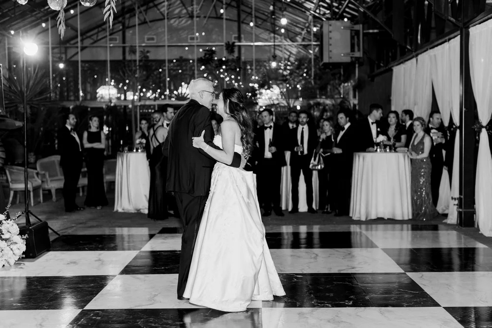 Black and White Modern Wedding at Planterra Conservatory | Laurenda Marie Photography
