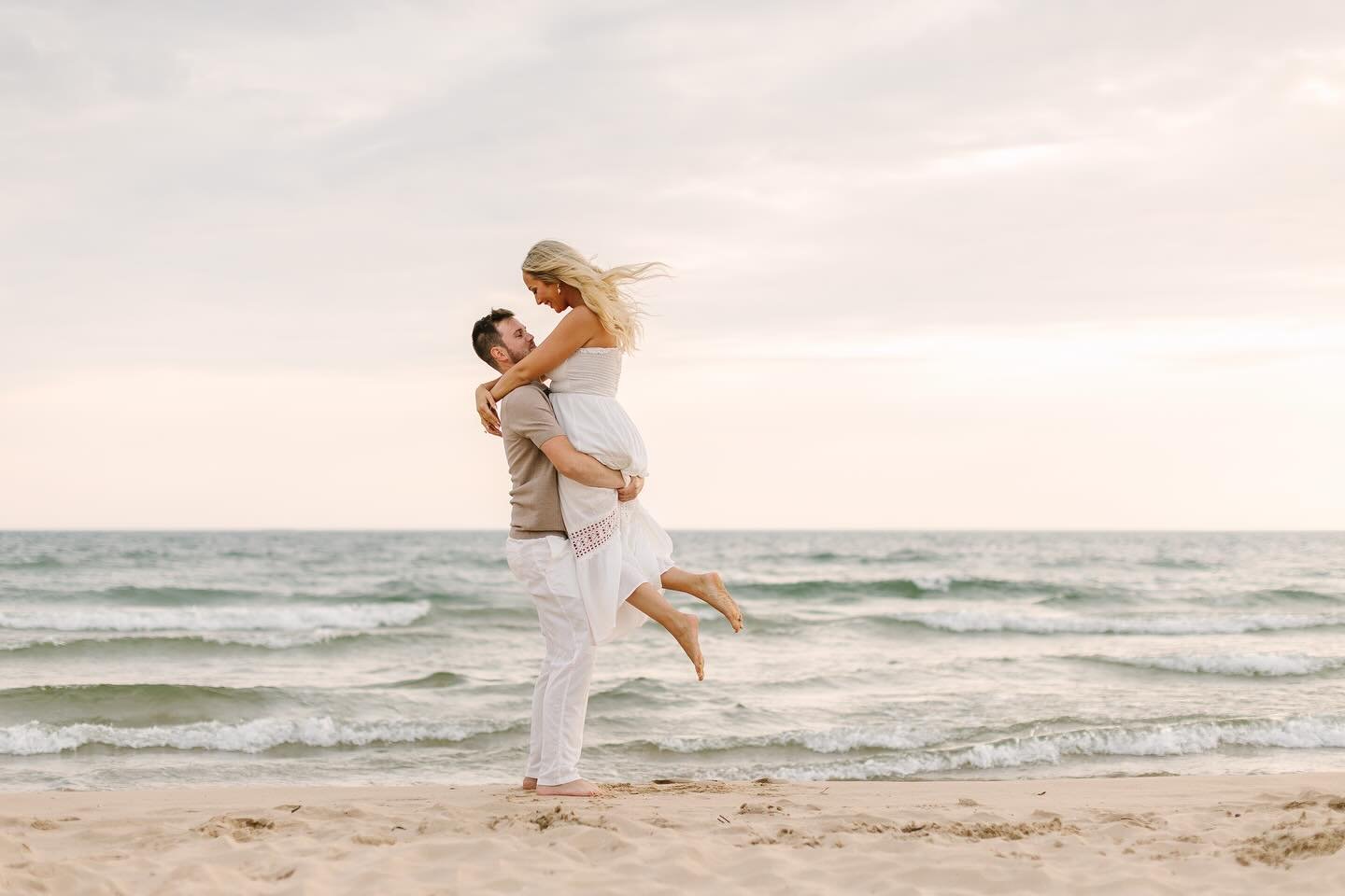 Gretta and Jake 🤍💛

A couple of Texans who are getting hitched in Michigan come August. I&rsquo;m so ready!!

#Laurendamariephotography #risingtide #grandrapidsweddingphotographer #westmichiganweddingphotographer #theprettyblog #stylemepretty  #lau