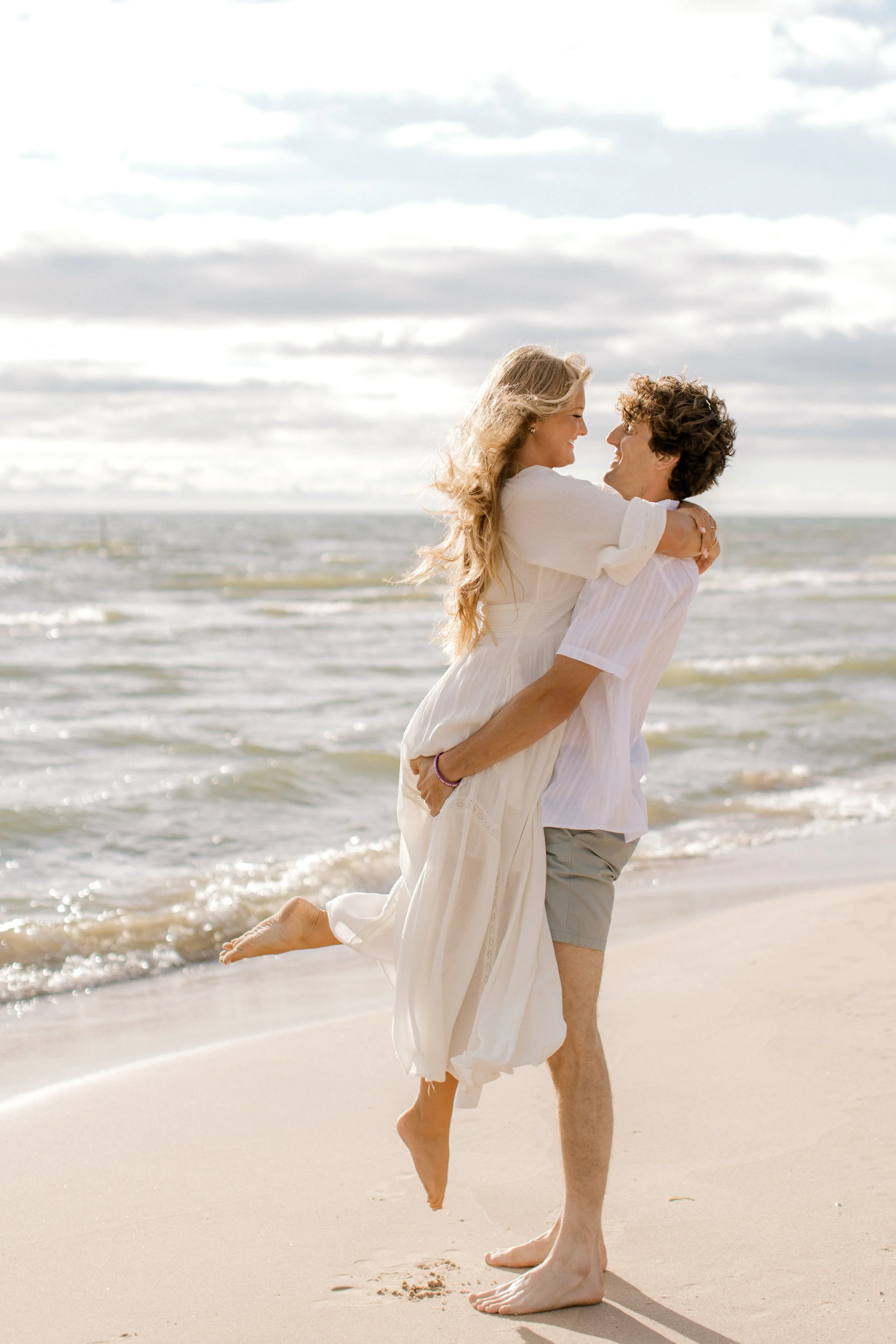 Lake Michigan Engagement Session | Michigan Weddings | Laurenda Marie Photography