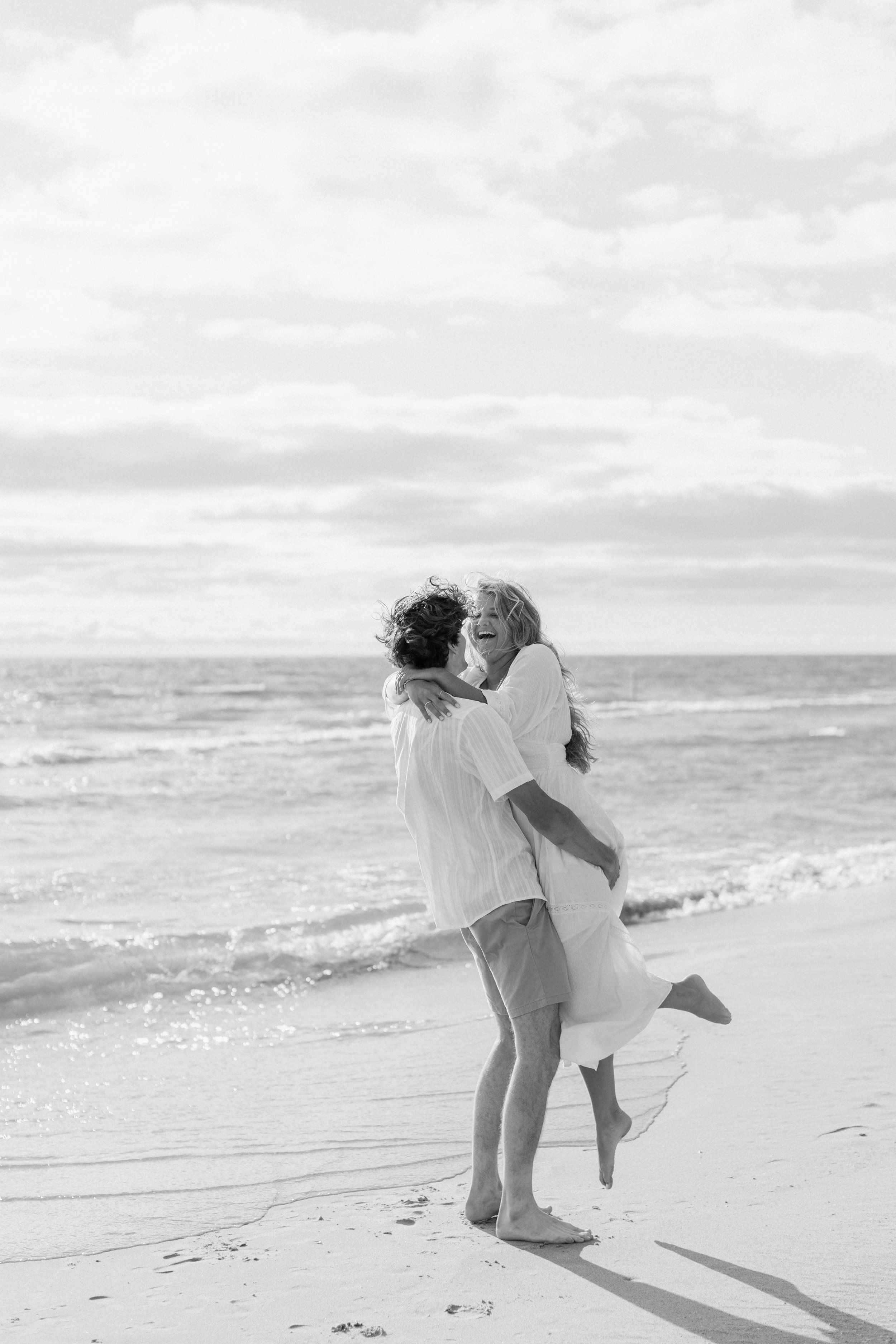 Lake Michigan Engagement Session | Michigan Weddings | Laurenda Marie Photography