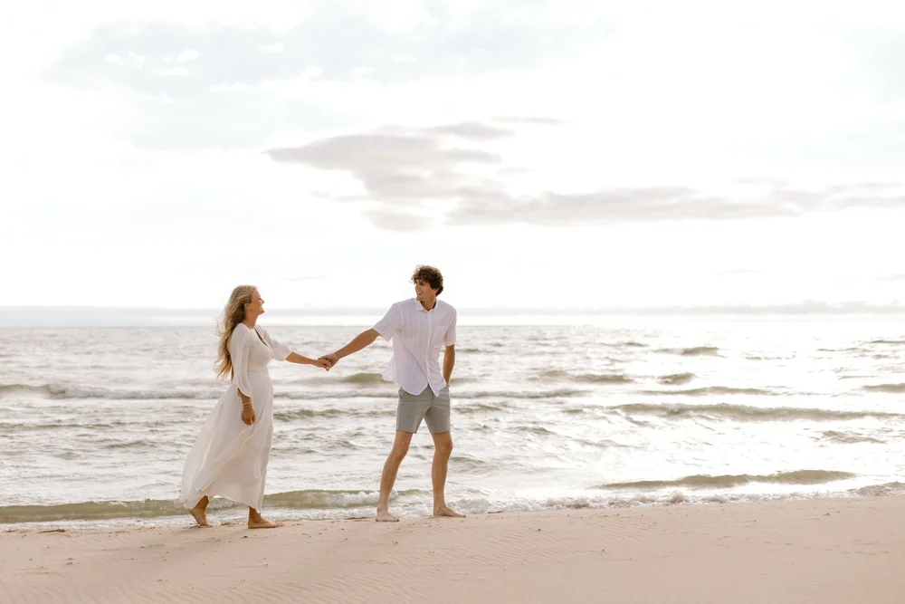 Lake Michigan Engagement Session | Michigan Weddings | Laurenda Marie Photography