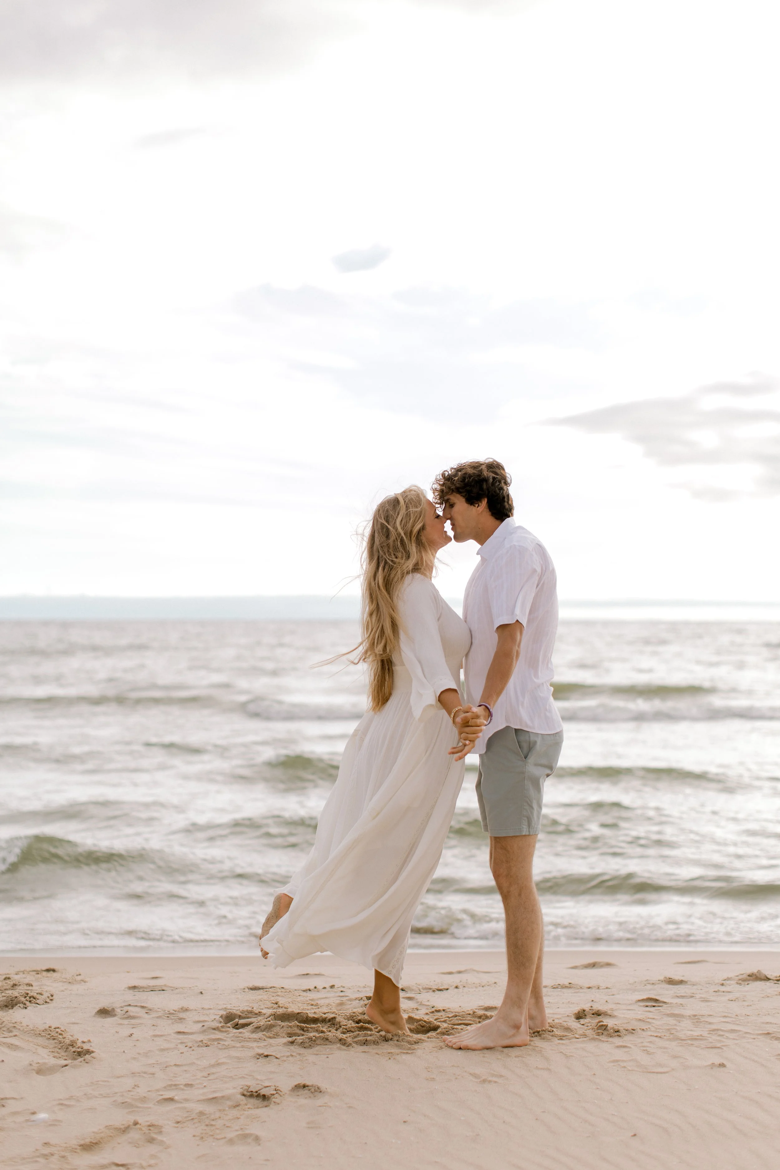 Lake Michigan Engagement Session | Michigan Weddings | Laurenda Marie Photography