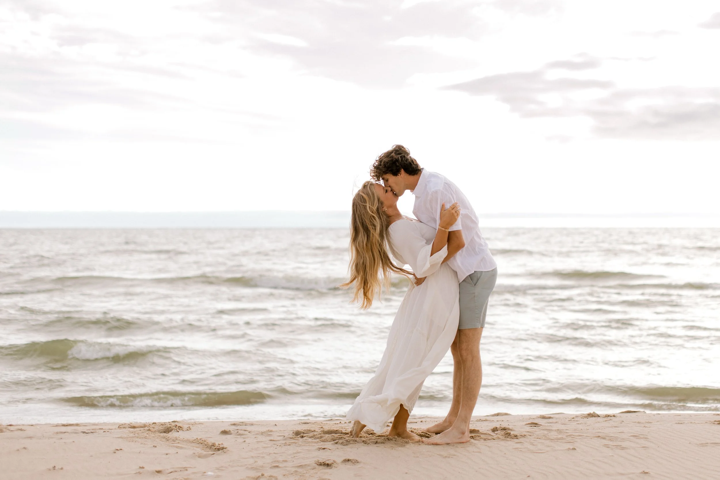 Lake Michigan Engagement Session | Michigan Weddings | Laurenda Marie Photography