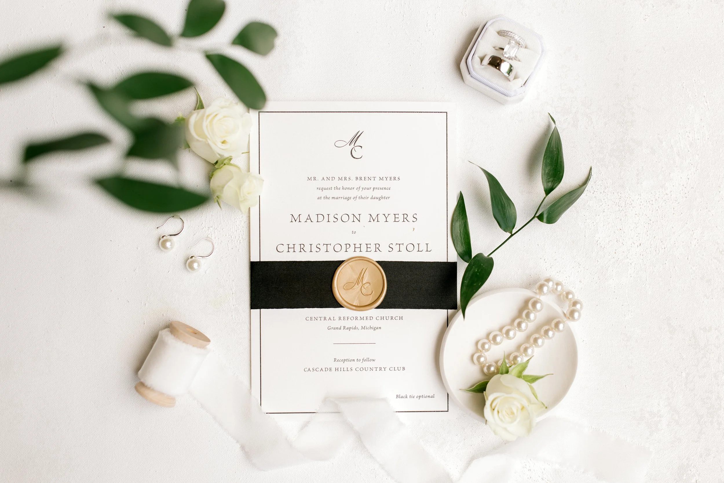Cascade Hills Country Club Wedding | Grand Rapids, Michigan | Laurenda Marie Photography | Light and Airy, Timeless, Modern