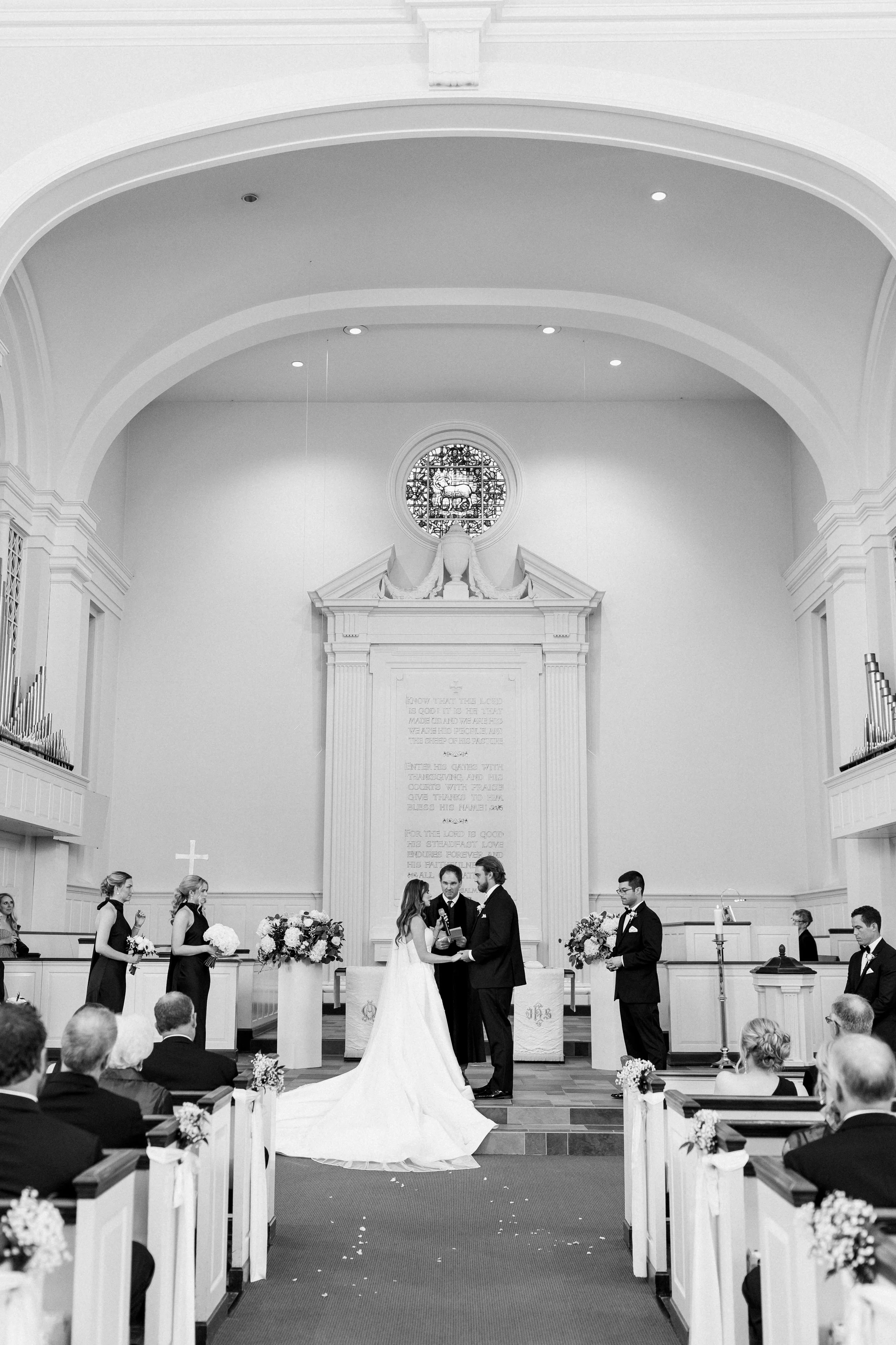 Cascade Hills Country Club Wedding | Grand Rapids, Michigan | Laurenda Marie Photography | Light and Airy, Timeless, Modern
