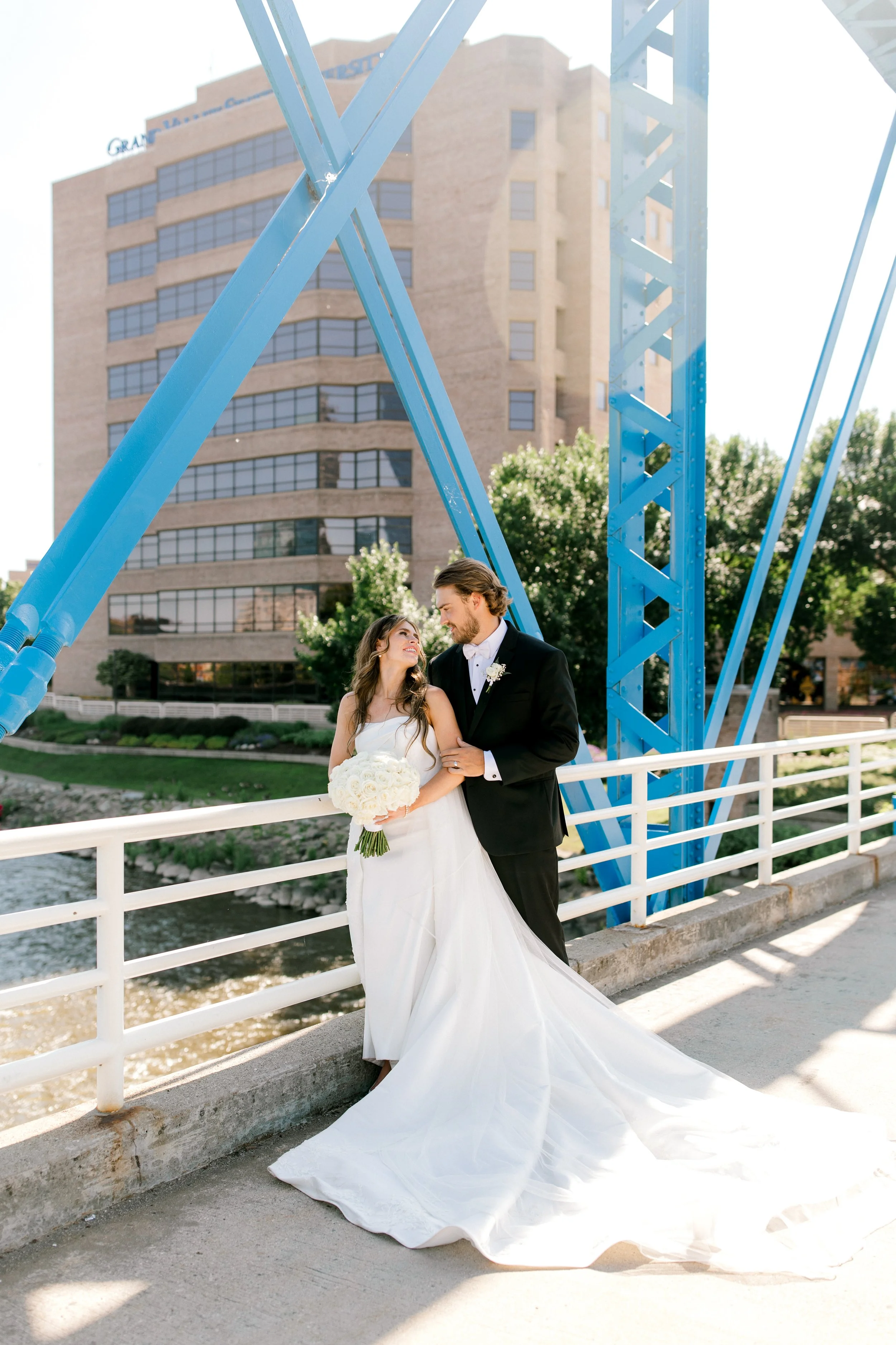 Cascade Hills Country Club Wedding | Grand Rapids, Michigan | Laurenda Marie Photography | Light and Airy, Timeless, Modern